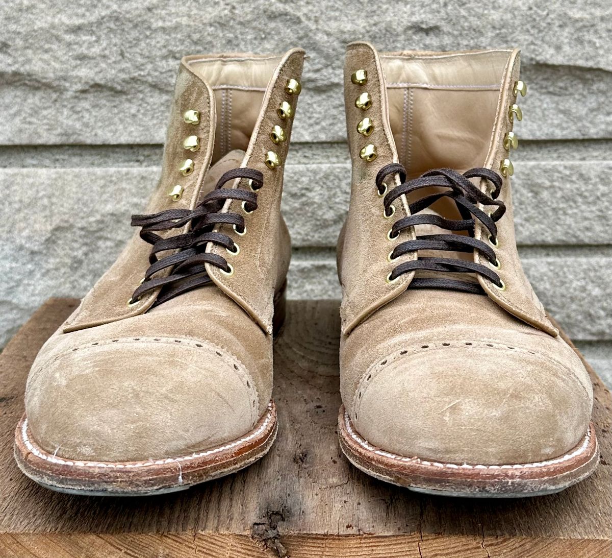 Photo by NoDadBod81 on April 5, 2024 of the Alden x Leffot Cooney Boot in Tan Suede.