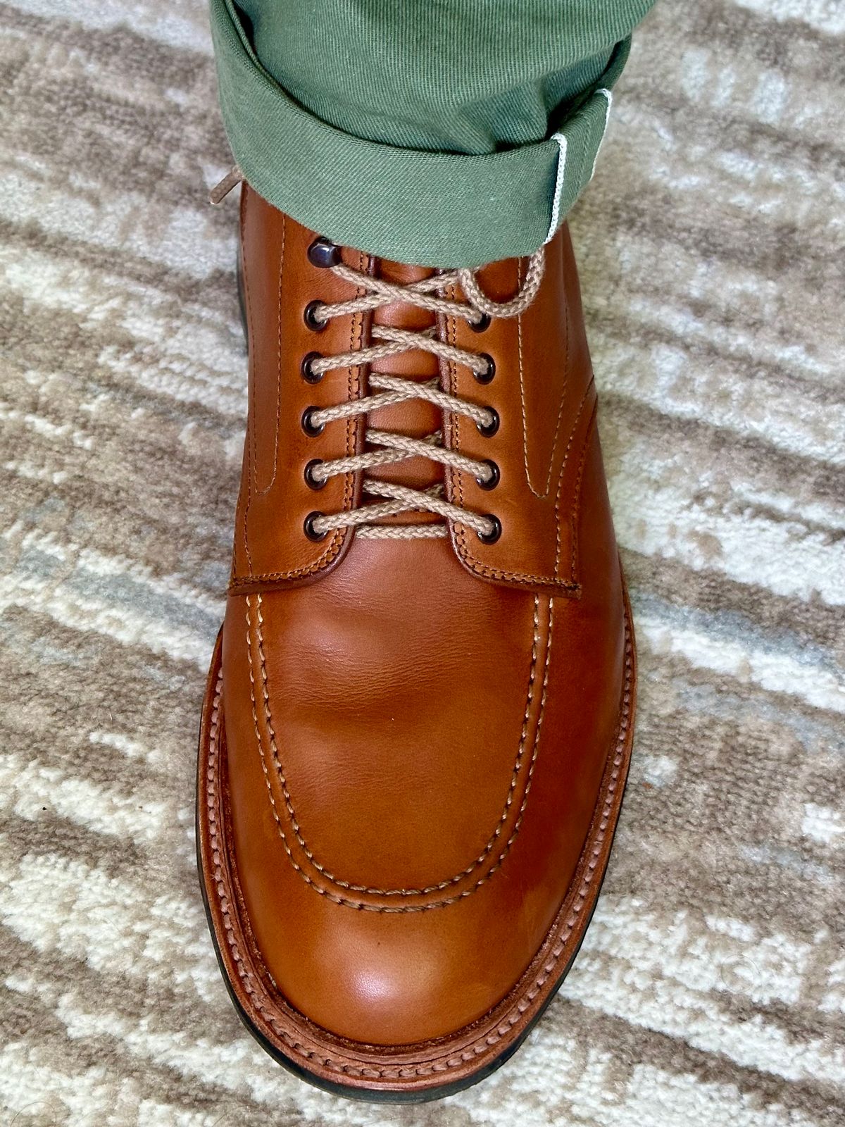 Photo by NoDadBod81 on October 1, 2024 of the Alden X Ealdwine 40307HC Saddle Tan Fettleder Indy in Saddle Tan Calf Skin.