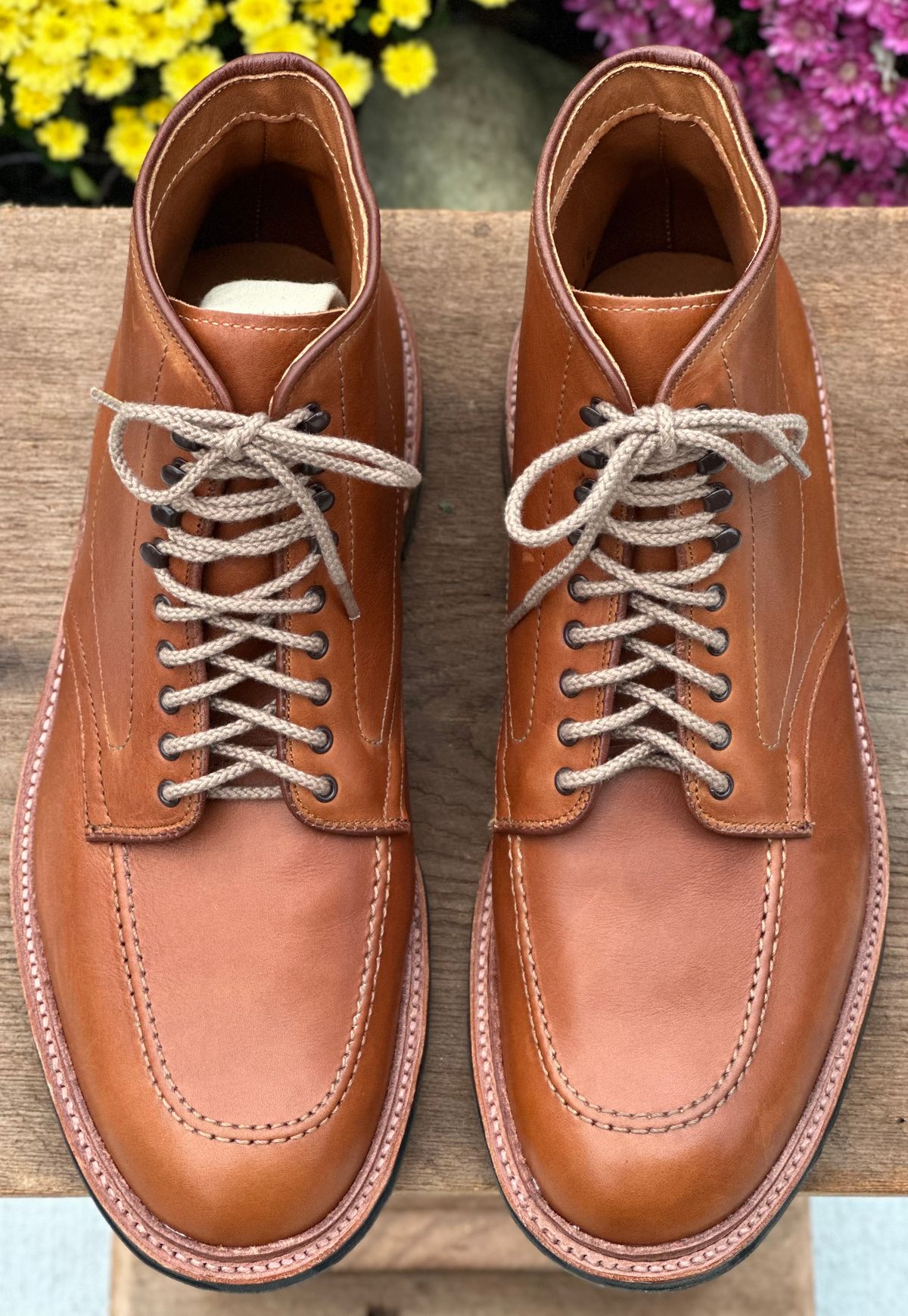 Photo by NoDadBod81 on October 1, 2024 of the Alden X Ealdwine 40307HC Saddle Tan Fettleder Indy in Saddle Tan Calf Skin.