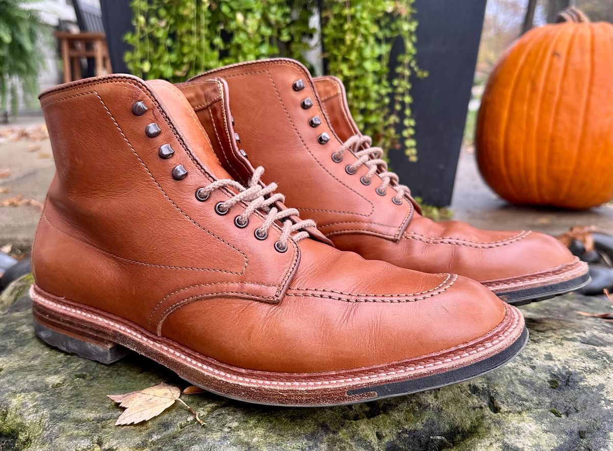 Photo by NoDadBod81 on November 4, 2024 of the Alden X Ealdwine 40307HC Saddle Tan Fettleder Indy in Saddle Tan Calf Skin.