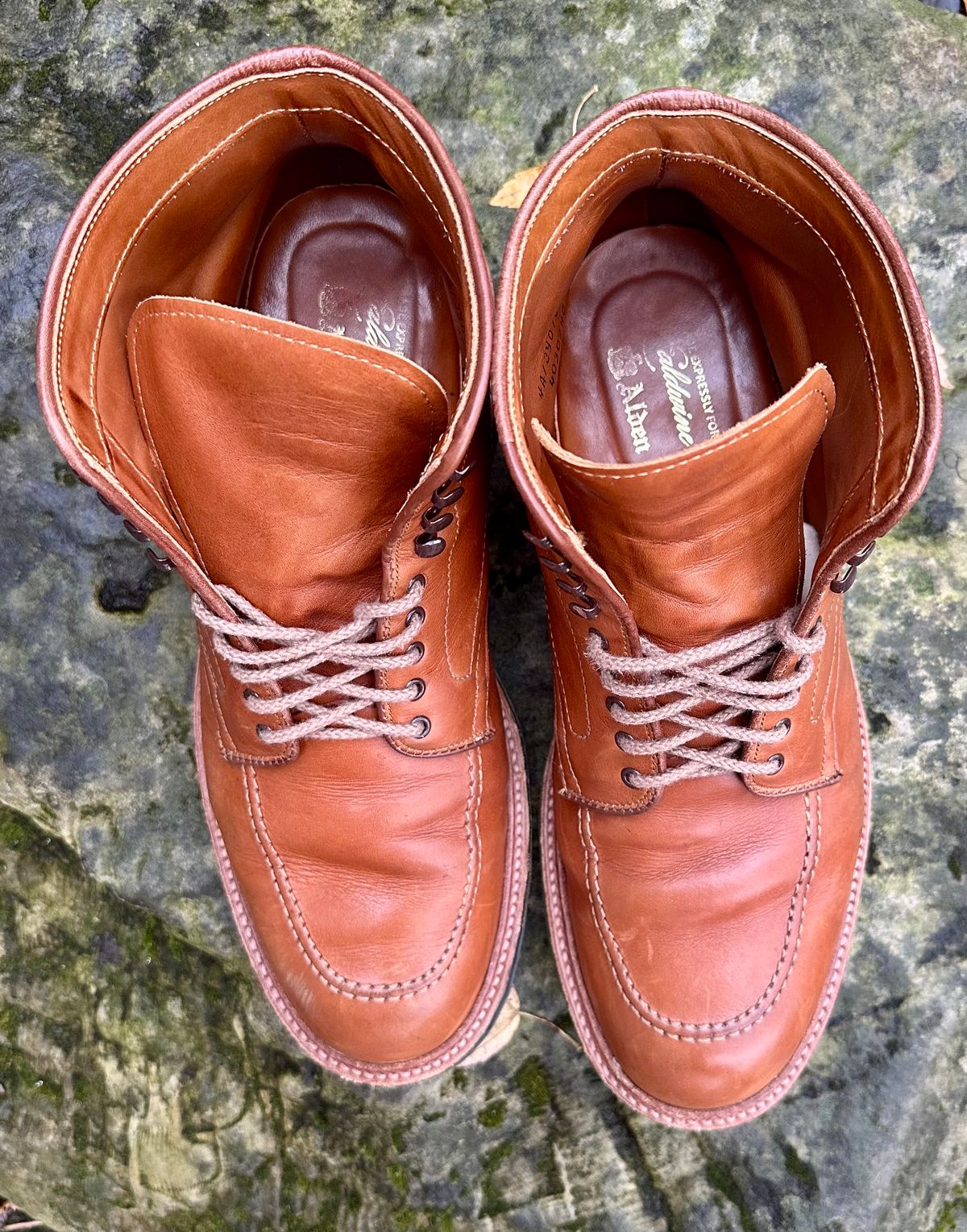 Photo by NoDadBod81 on November 4, 2024 of the Alden X Ealdwine 40307HC Saddle Tan Fettleder Indy in Saddle Tan Calf Skin.