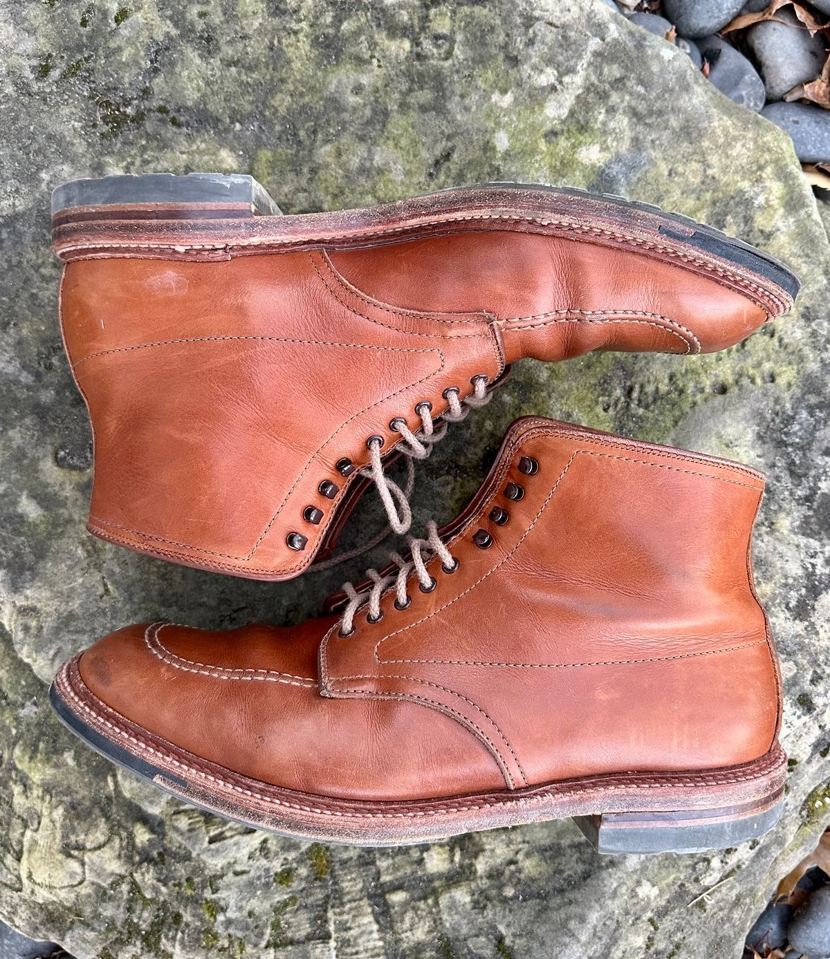 Photo by NoDadBod81 on December 5, 2024 of the Alden X Ealdwine 40307HC Saddle Tan Fettleder Indy in Saddle Tan Calf Skin.