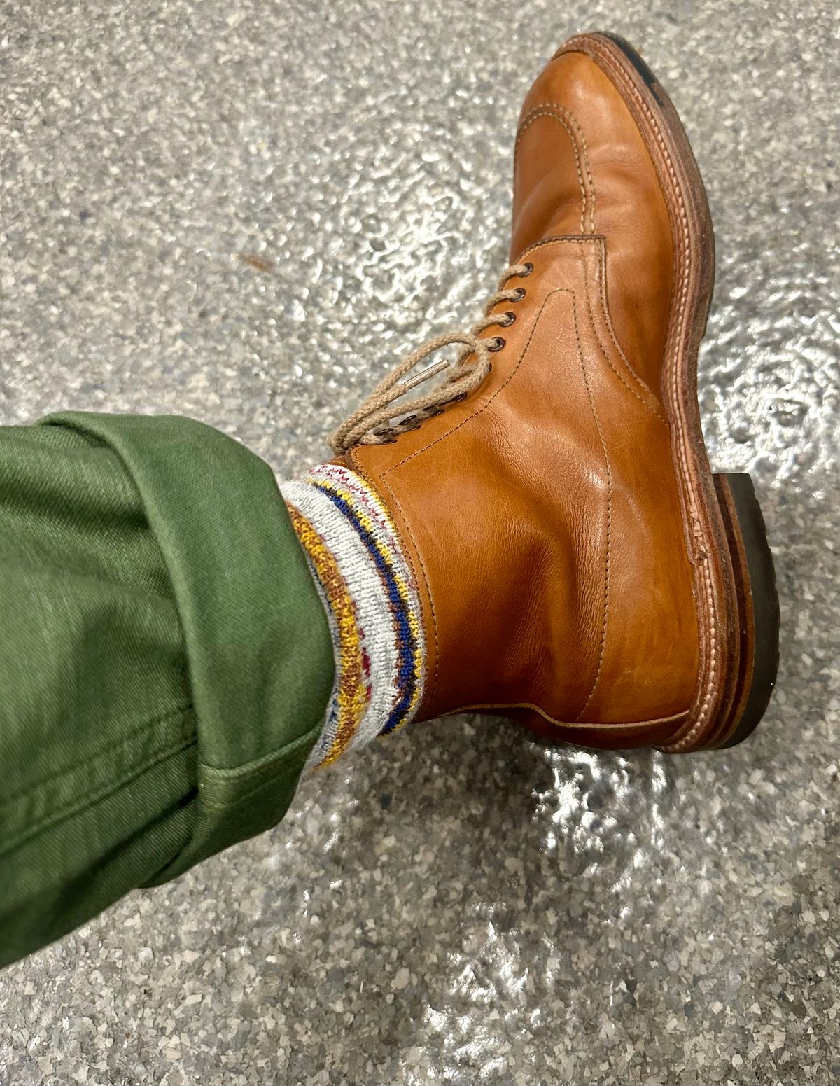 Photo by NoDadBod81 on January 5, 2025 of the Alden X Ealdwine 40307HC Saddle Tan Fettleder Indy in Saddle Tan Calf Skin.