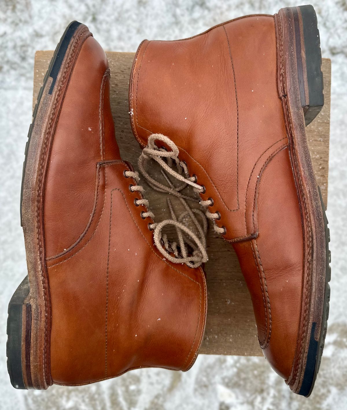 Photo by NoDadBod81 on January 5, 2025 of the Alden X Ealdwine 40307HC Saddle Tan Fettleder Indy in Saddle Tan Calf Skin.