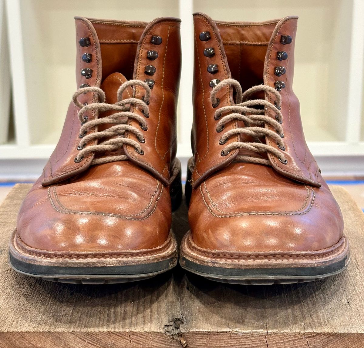 Photo by NoDadBod81 on February 5, 2025 of the Alden X Ealdwine 40307HC Saddle Tan Fettleder Indy in Saddle Tan Calf Skin.