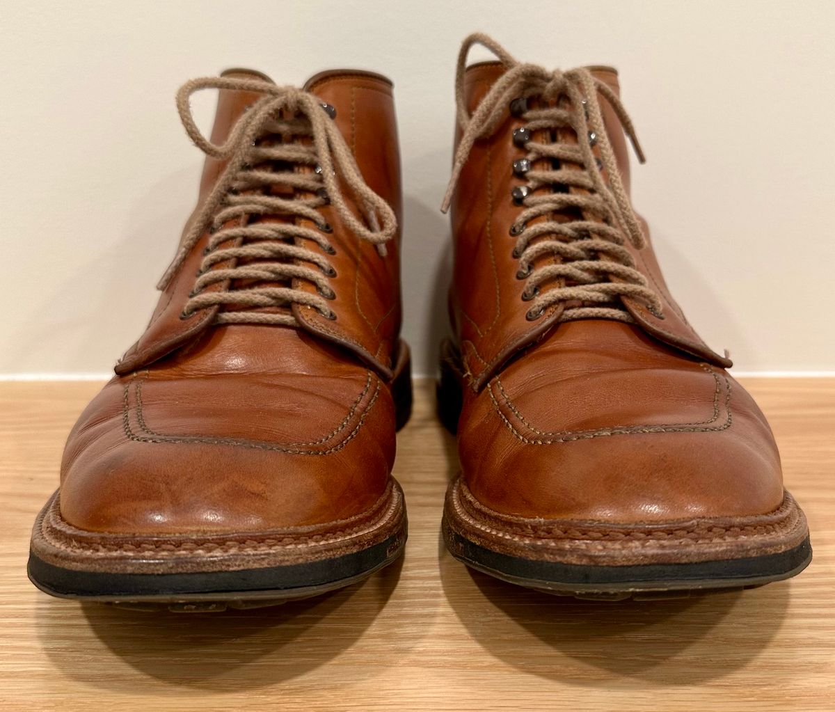Photo by NoDadBod81 on March 5, 2025 of the Alden X Ealdwine 40307HC Saddle Tan Fettleder Indy in Saddle Tan Calf Skin.