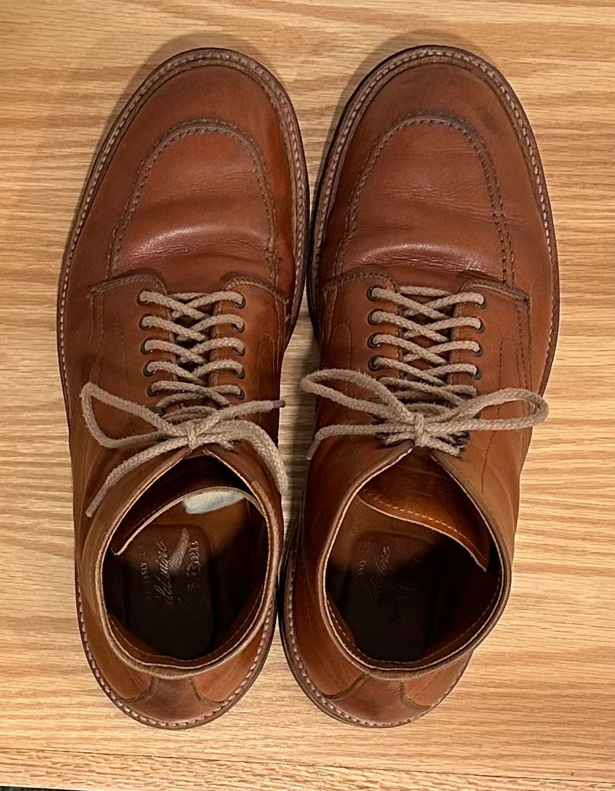 Photo by NoDadBod81 on March 5, 2025 of the Alden X Ealdwine 40307HC Saddle Tan Fettleder Indy in Saddle Tan Calf Skin.