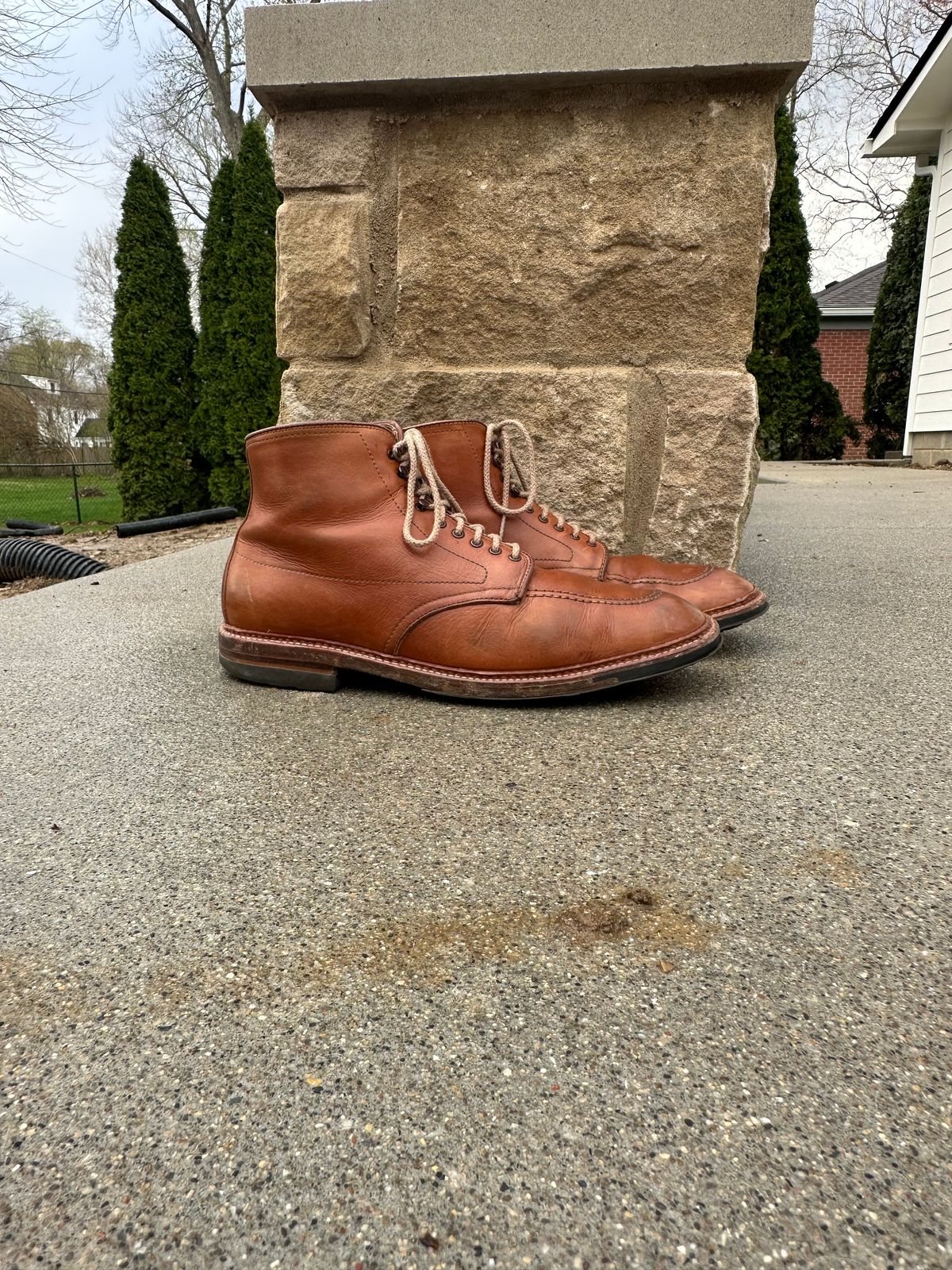 Photo by NoDadBod81 on April 3, 2025 of the Alden X Ealdwine 40307HC Saddle Tan Fettleder Indy in Saddle Tan Calf Skin.