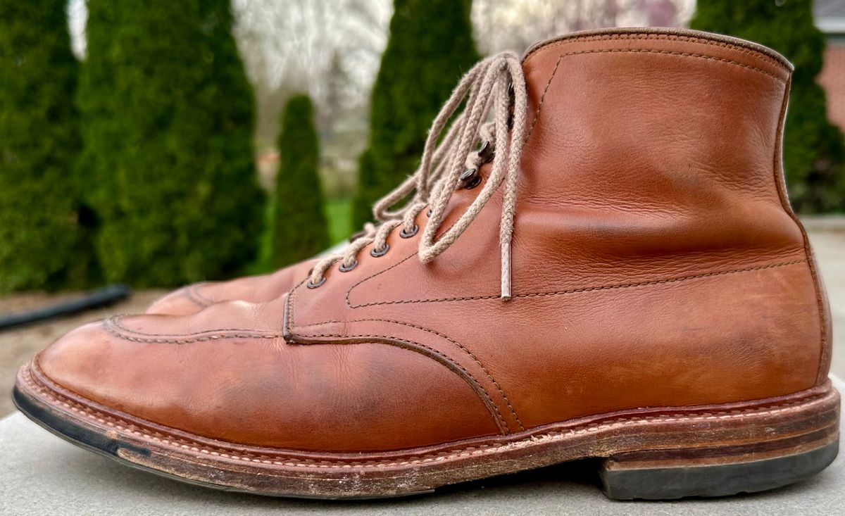 Photo by NoDadBod81 on April 3, 2025 of the Alden X Ealdwine 40307HC Saddle Tan Fettleder Indy in Saddle Tan Calf Skin.
