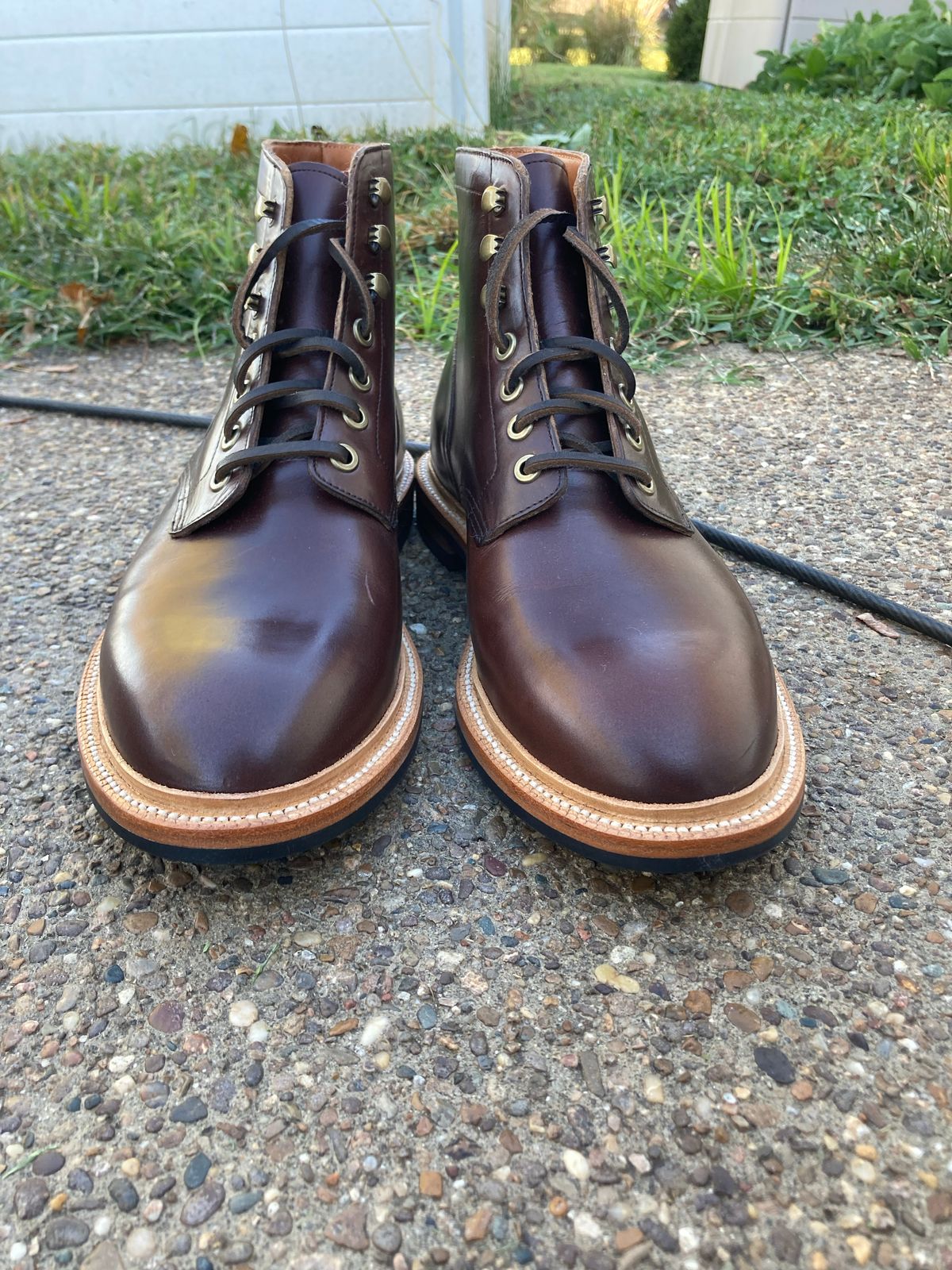 Photo by scuff on October 1, 2022 of the Grant Stone Diesel Boot in Horween Crimson Chromexcel.