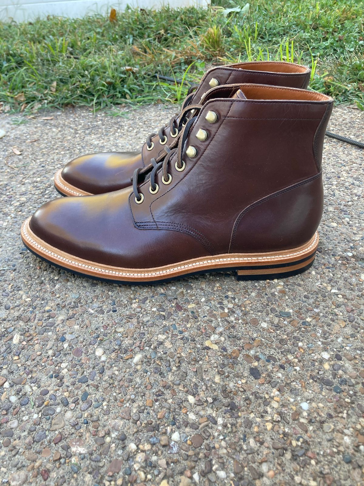 Photo by scuff on October 1, 2022 of the Grant Stone Diesel Boot in Horween Crimson Chromexcel.