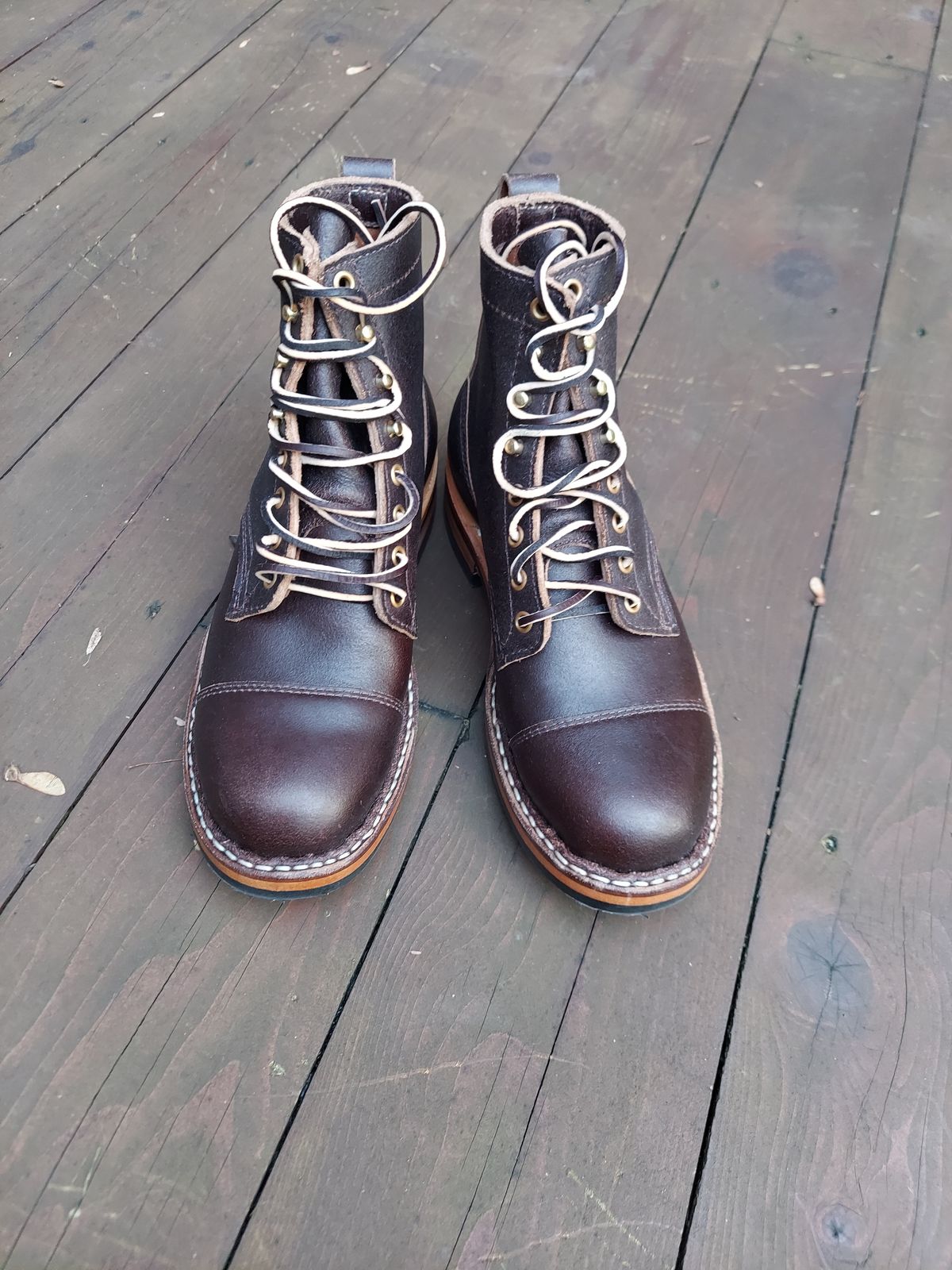 Photo by Boots on September 20, 2023 of the White's 350 Cruiser in Horween Dark Brown Waxed Flesh.