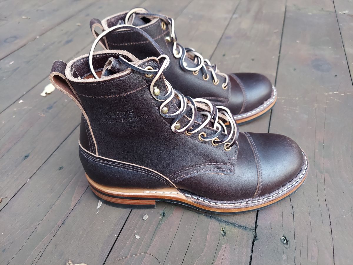 Photo by Boots on September 20, 2023 of the White's 350 Cruiser in Horween Dark Brown Waxed Flesh.