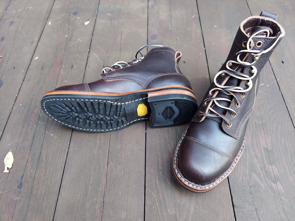 Photo by Boots on September 20, 2023 of the White's 350 Cruiser in Horween Dark Brown Waxed Flesh.