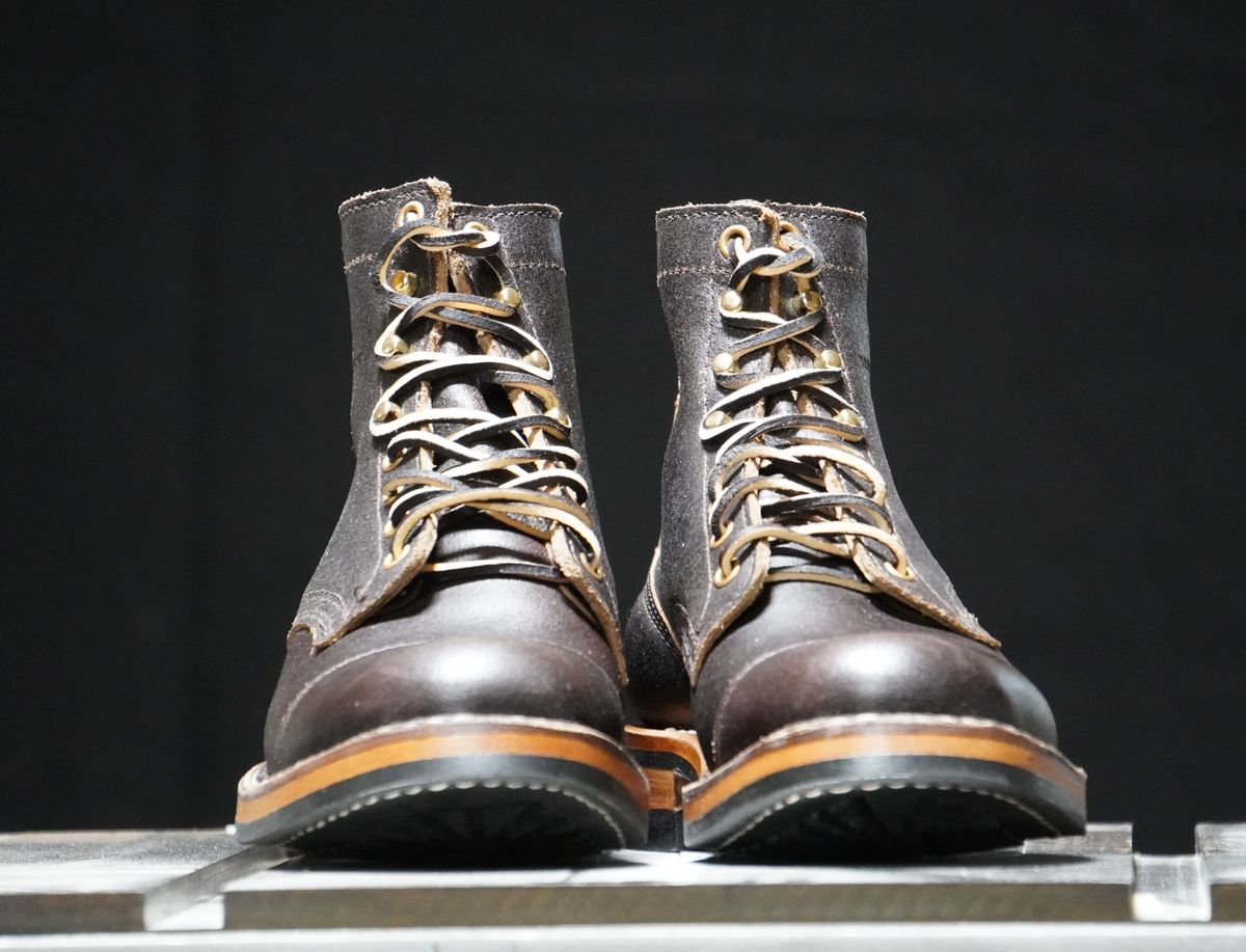 Photo by Boots on October 1, 2023 of the White's 350 Cruiser in Horween Dark Brown Waxed Flesh.