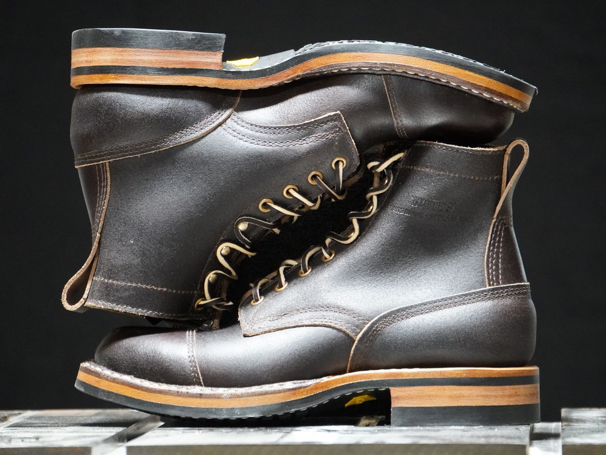 Photo by Boots on October 1, 2023 of the White's 350 Cruiser in Horween Dark Brown Waxed Flesh.