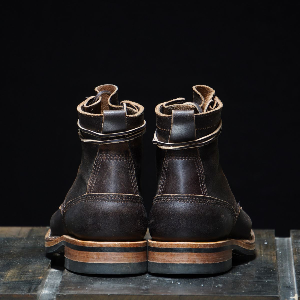 Photo by Boots on November 3, 2023 of the White's 350 Cruiser in Horween Dark Brown Waxed Flesh.