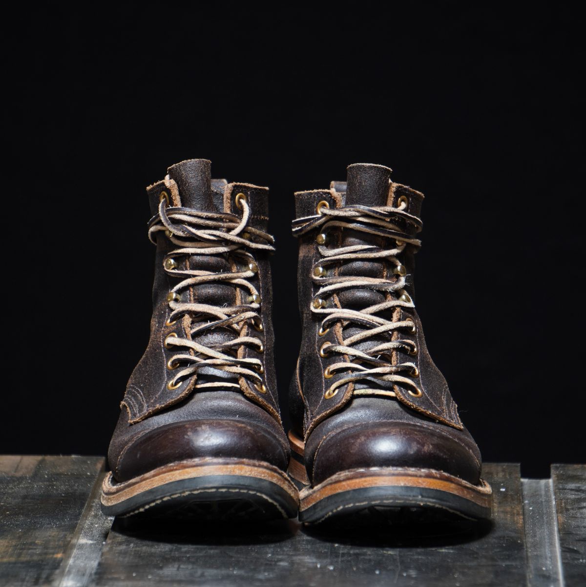 Photo by Boots on November 3, 2023 of the White's 350 Cruiser in Horween Dark Brown Waxed Flesh.