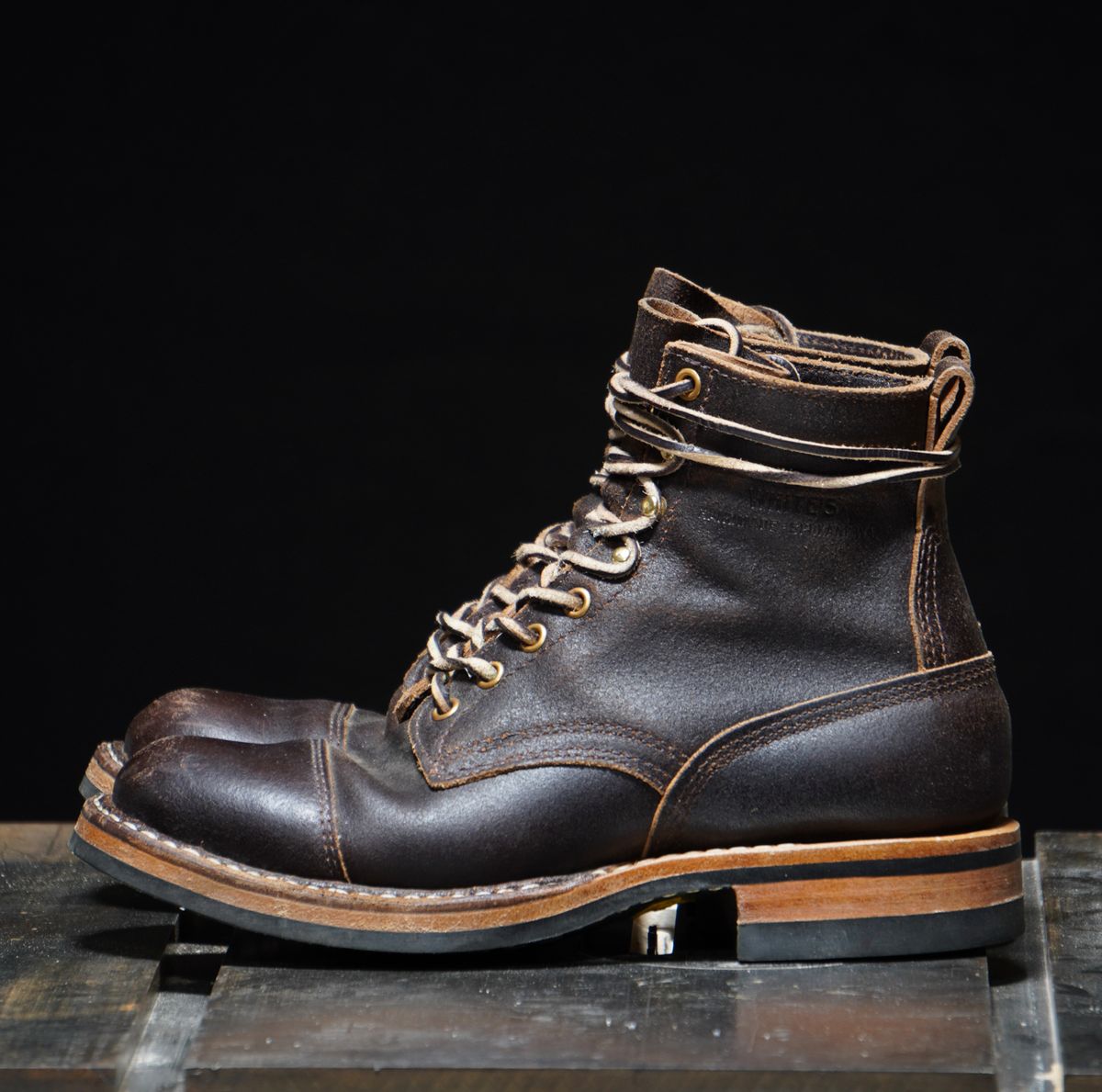 Photo by Boots on November 3, 2023 of the White's 350 Cruiser in Horween Dark Brown Waxed Flesh.