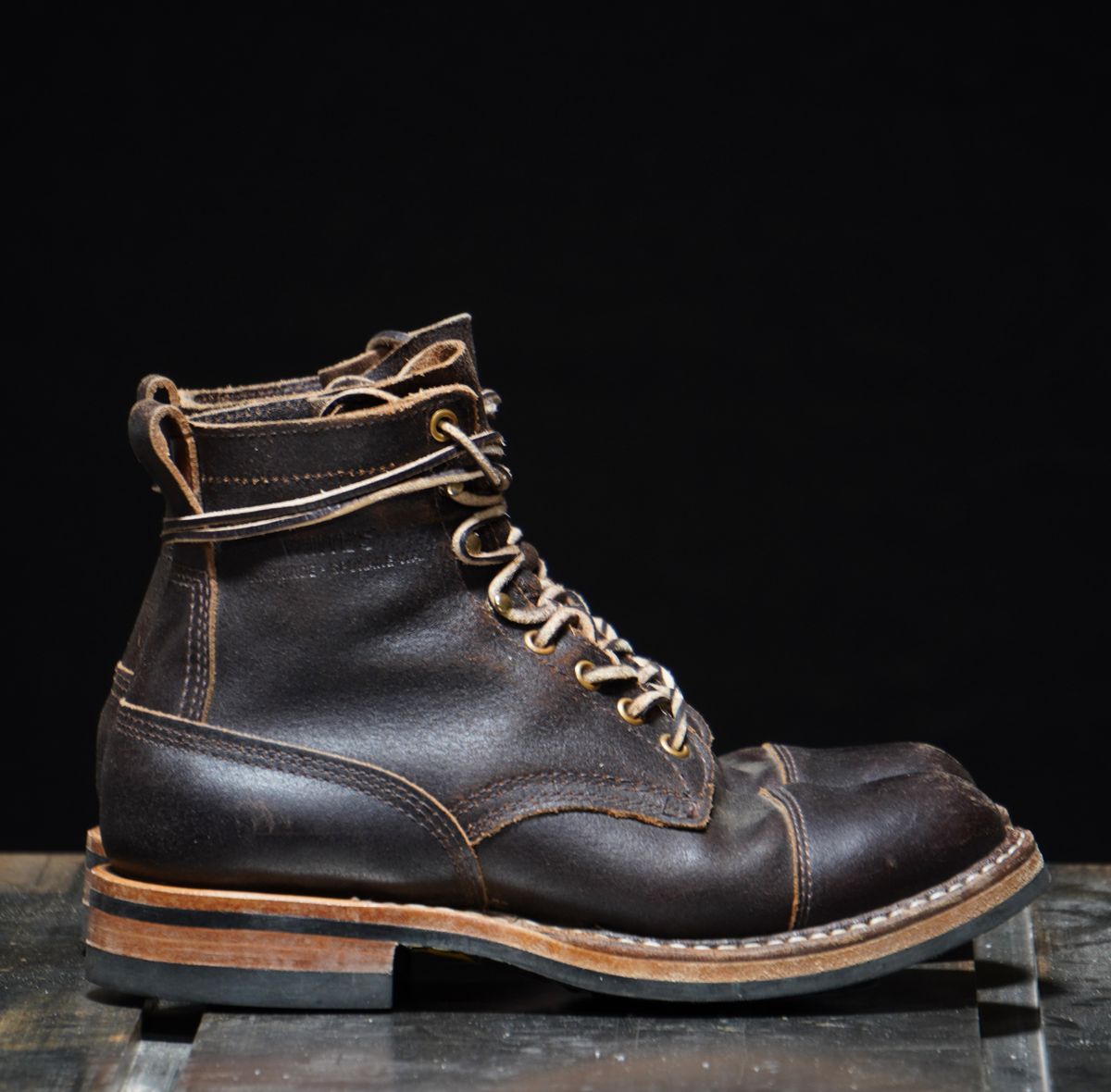 Photo by Boots on November 3, 2023 of the White's 350 Cruiser in Horween Dark Brown Waxed Flesh.