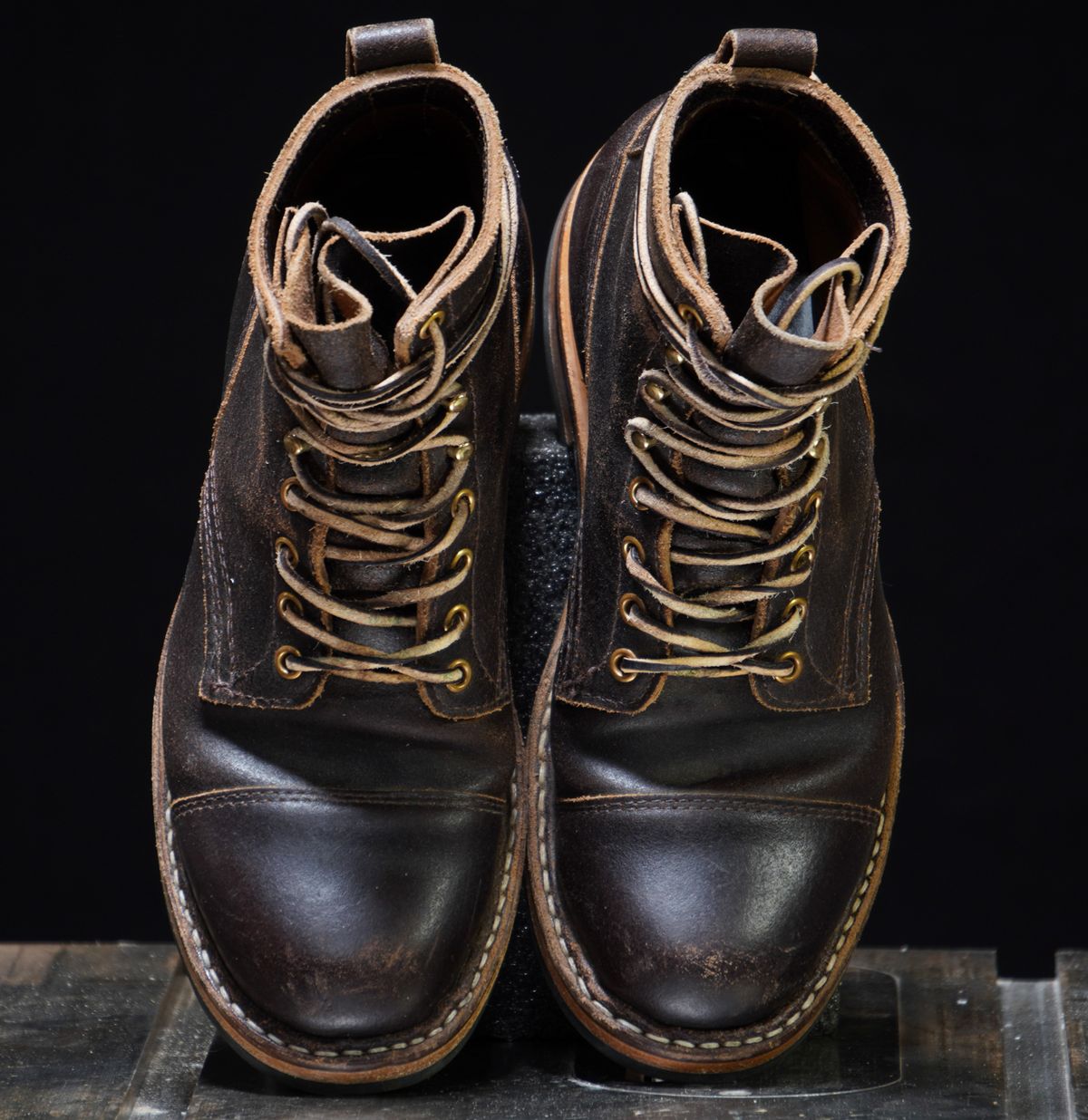 Photo by Boots on November 3, 2023 of the White's 350 Cruiser in Horween Dark Brown Waxed Flesh.