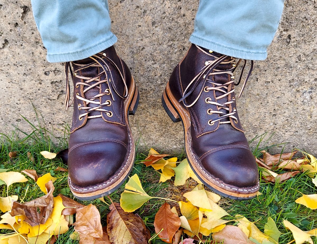 Photo by Boots on November 5, 2023 of the White's 350 Cruiser in Horween Dark Brown Waxed Flesh.