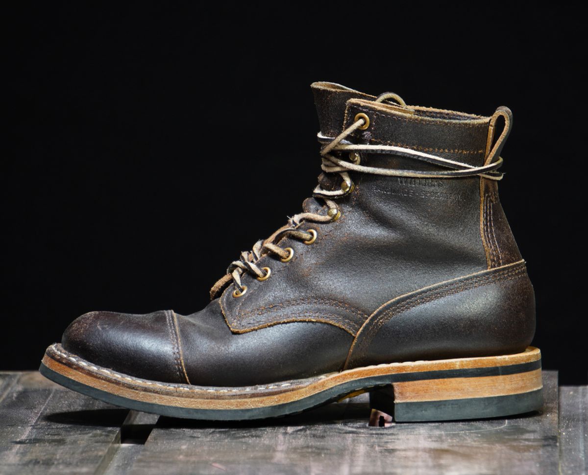 Photo by Boots on December 6, 2023 of the White's 350 Cruiser in Horween Dark Brown Waxed Flesh.