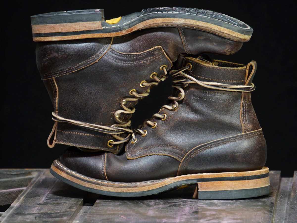 Photo by Boots on January 6, 2024 of the White's 350 Cruiser in Horween Dark Brown Waxed Flesh.