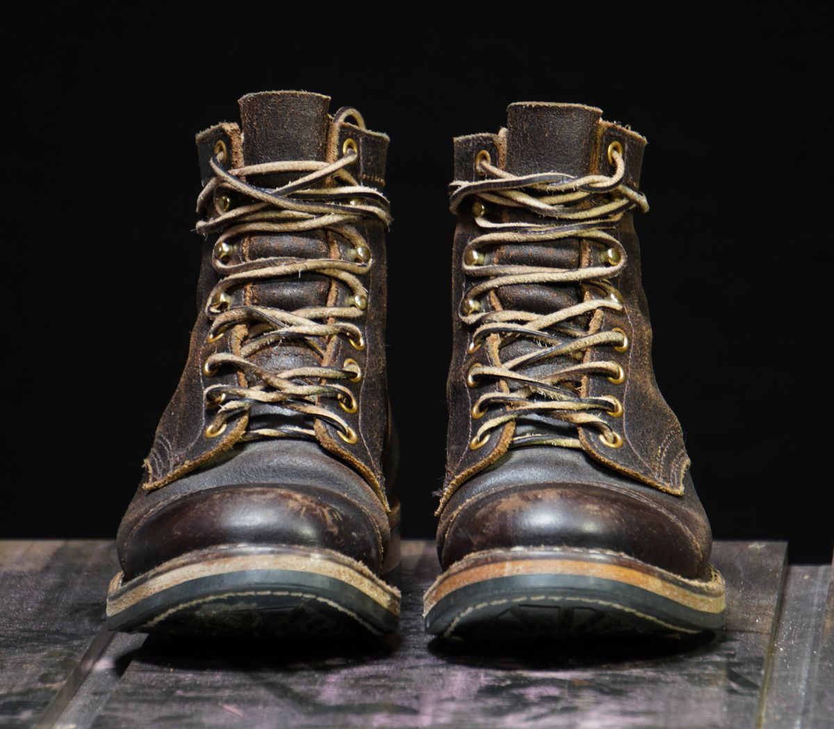 Photo by Boots on January 6, 2024 of the White's 350 Cruiser in Horween Dark Brown Waxed Flesh.