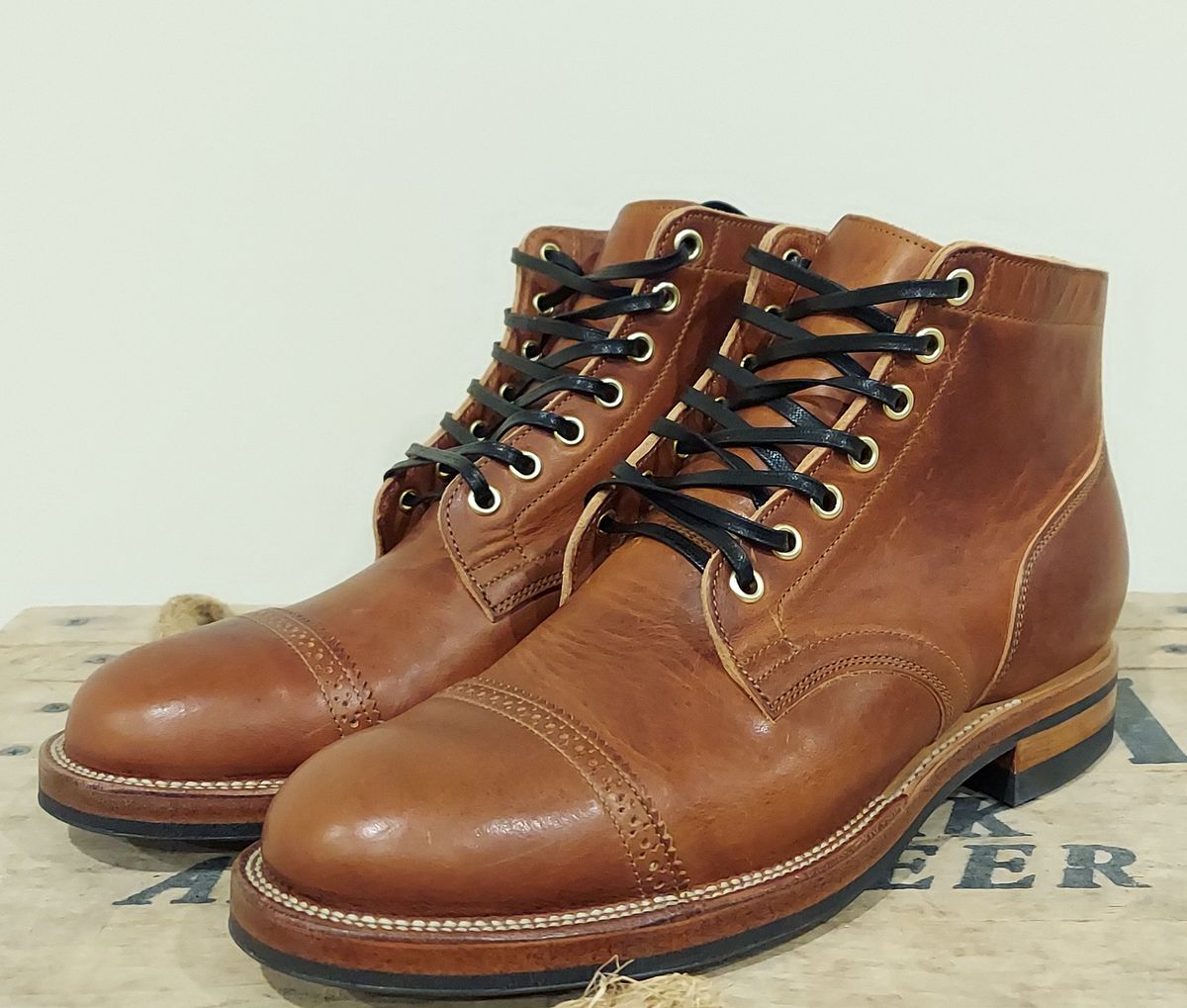 Photo by Boots on October 1, 2022 of the Viberg Service Boot in Horween Burned Oak Dublin.