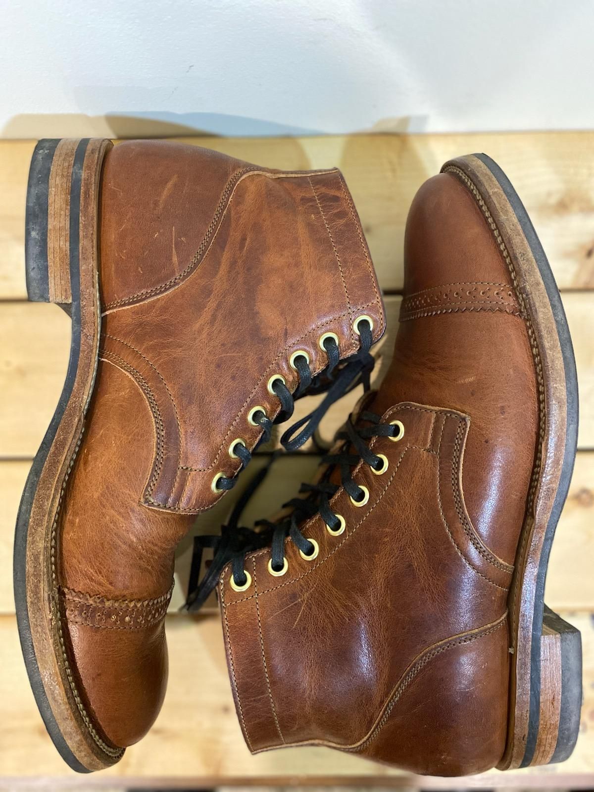 Photo by Boots on November 2, 2022 of the Viberg Service Boot in Horween Burned Oak Dublin.