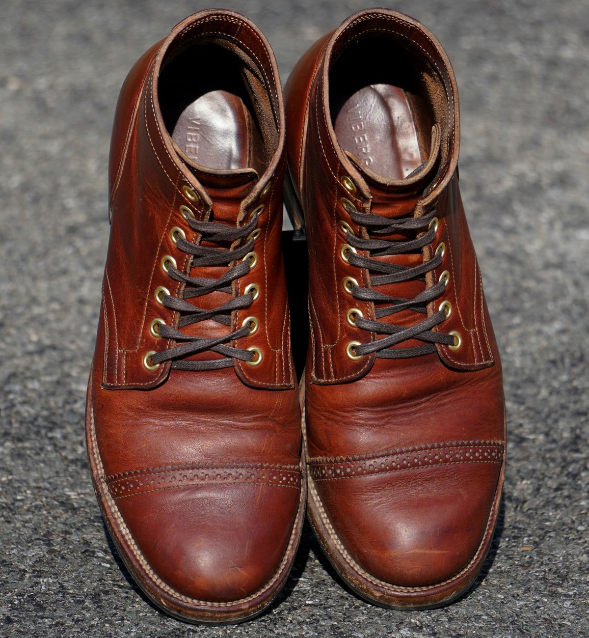 Photo by Boots on April 6, 2023 of the Viberg Service Boot in Horween Burned Oak Dublin.