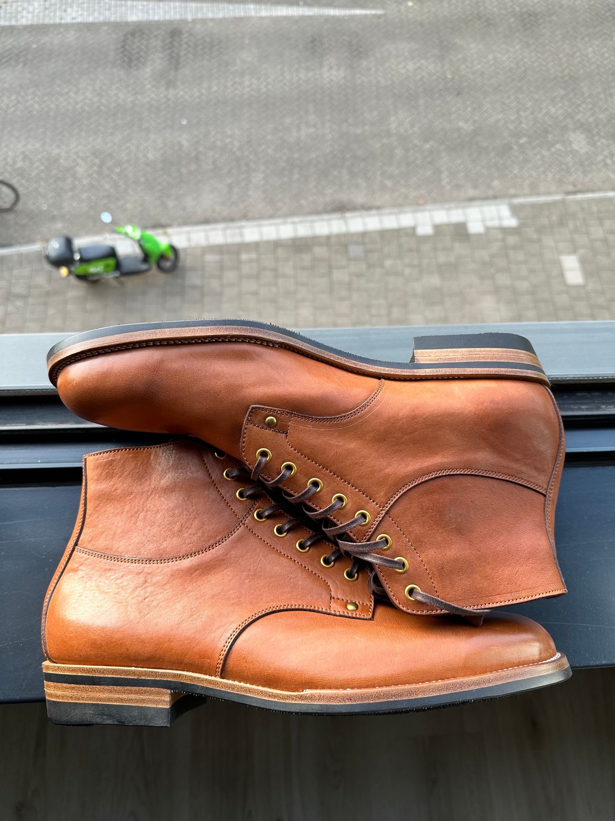 Photo by Darkkp on October 2, 2023 of the Iron Boots x Østmo Type 1 in Maryam Light Brown Washed Horsehide.