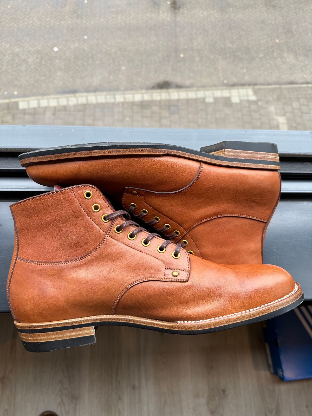 Photo by Darkkp on November 5, 2023 of the Iron Boots x Østmo Type 1 in Maryam Light Brown Washed Horsehide.