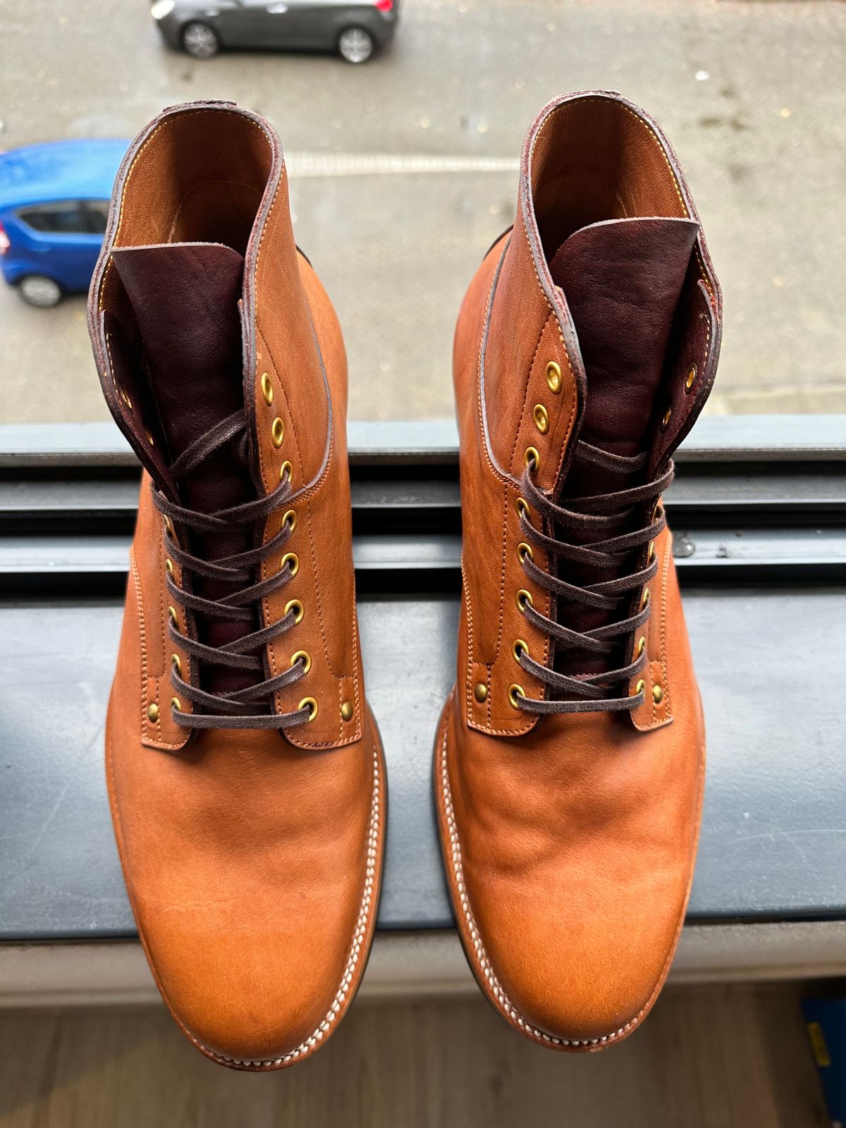 Photo by Darkkp on November 5, 2023 of the Iron Boots x Østmo Type 1 in Maryam Light Brown Washed Horsehide.