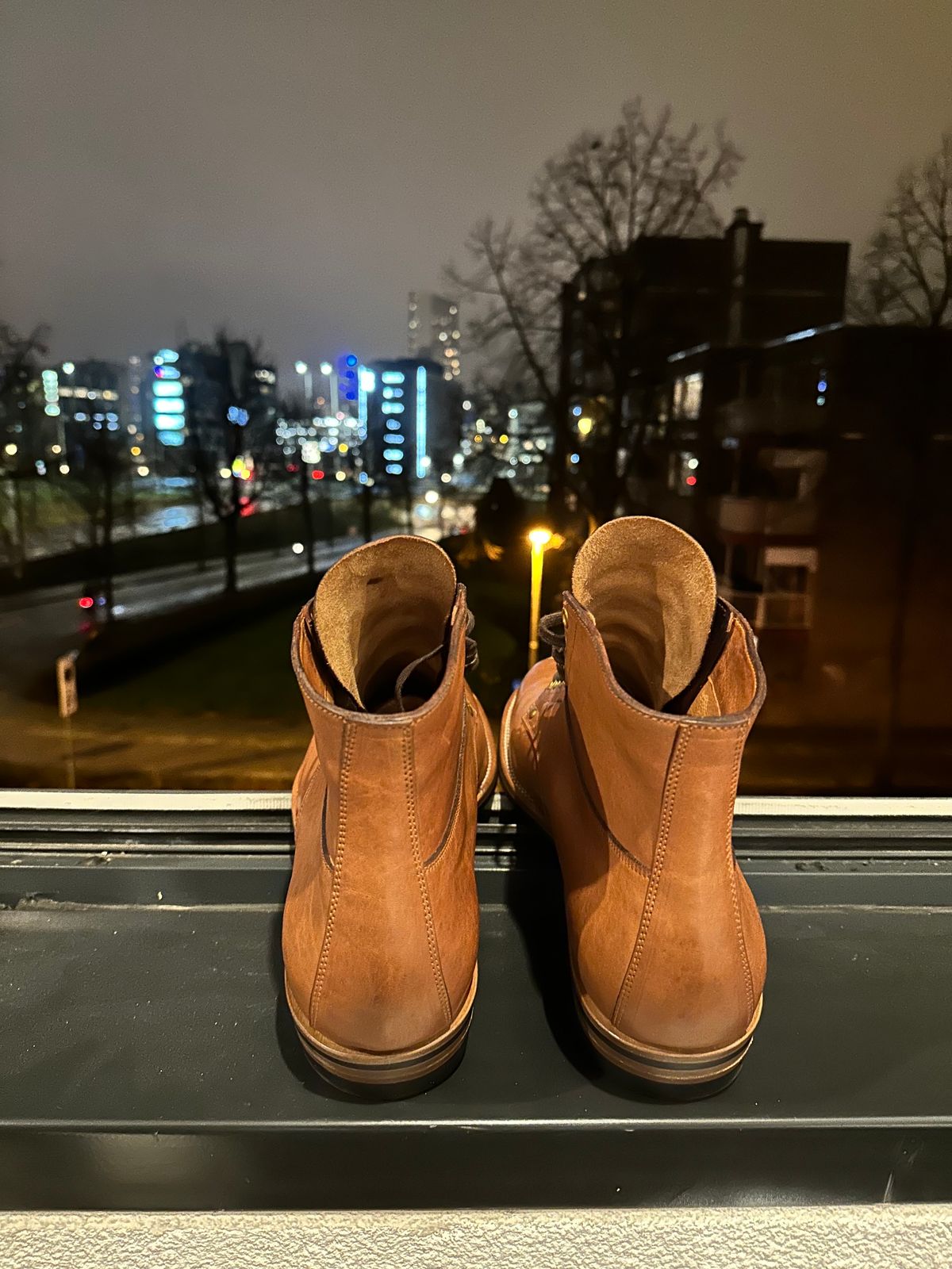 Photo by Darkkp on December 5, 2023 of the Iron Boots x Østmo Type 1 in Maryam Light Brown Washed Horsehide.