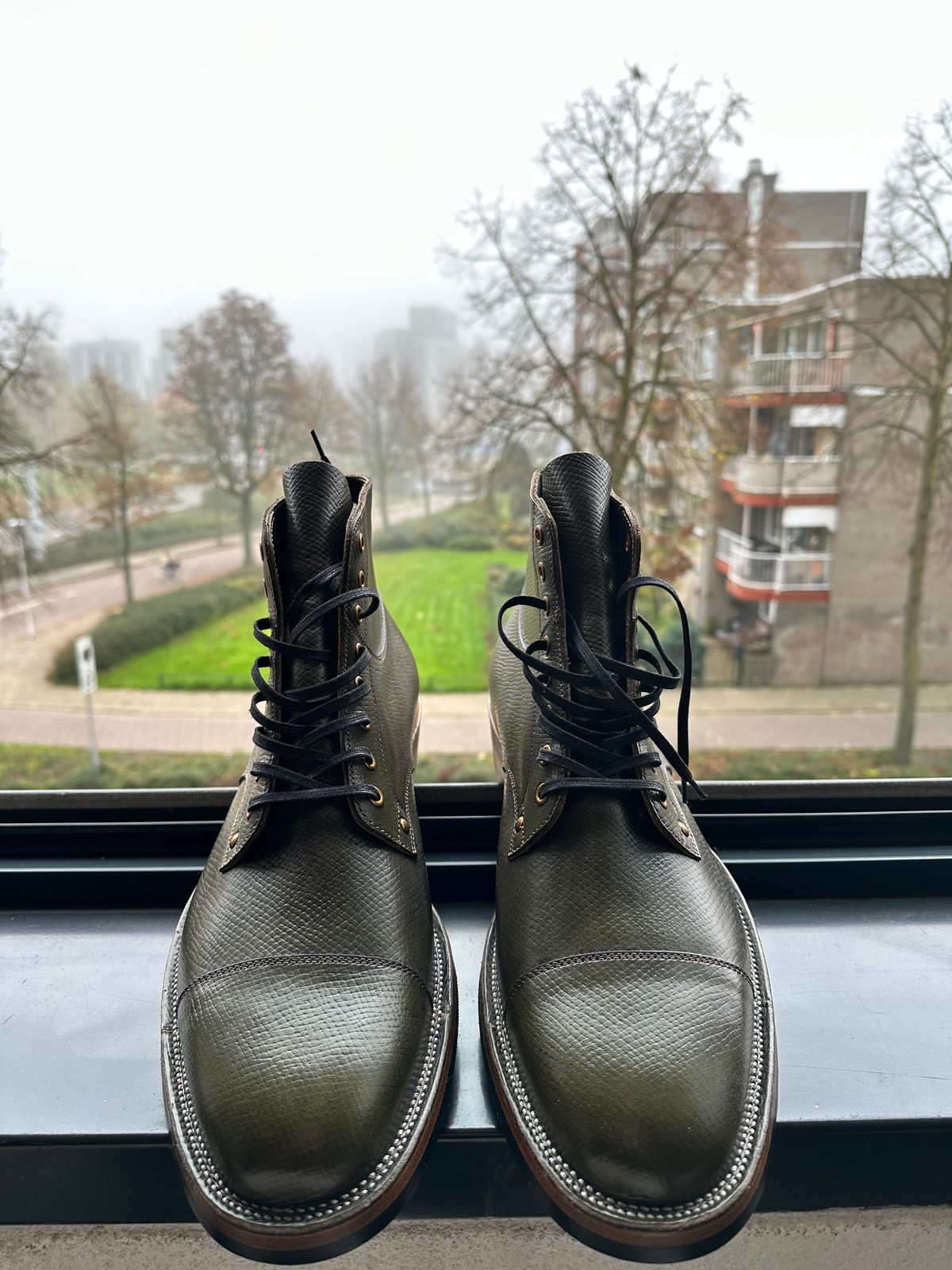 Photo by Darkkp on November 3, 2024 of the Iron Boots x Østmo Type 1 in Horween Green Pioneer Hatchgrain.