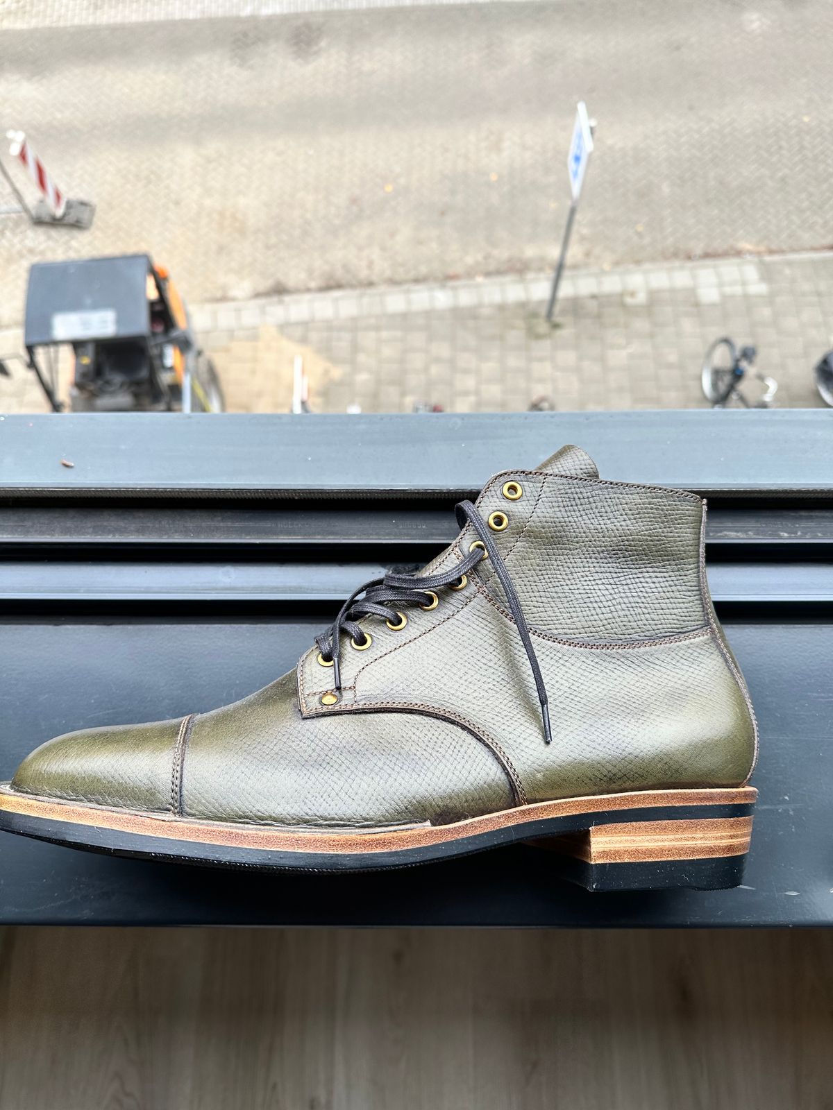 Photo by Darkkp on November 3, 2024 of the Iron Boots x Østmo Type 1 in Horween Green Pioneer Hatchgrain.