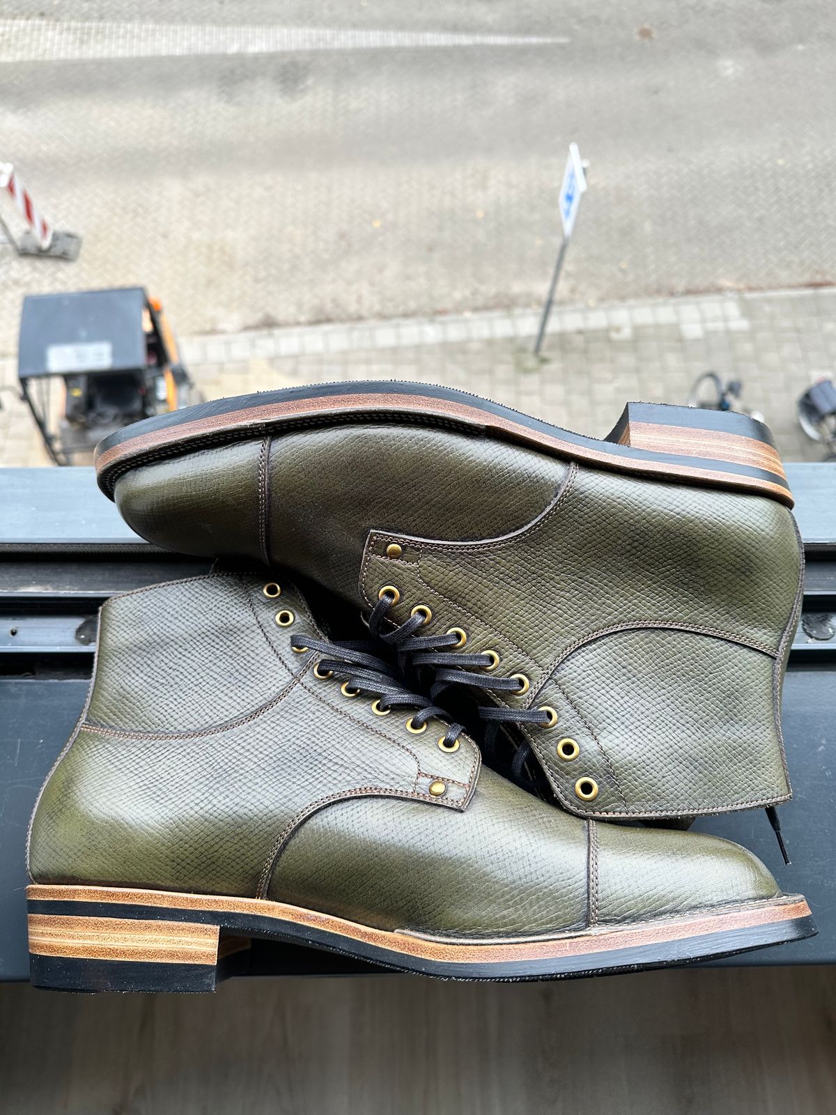 Photo by Darkkp on November 3, 2024 of the Iron Boots x Østmo Type 1 in Horween Green Pioneer Hatchgrain.