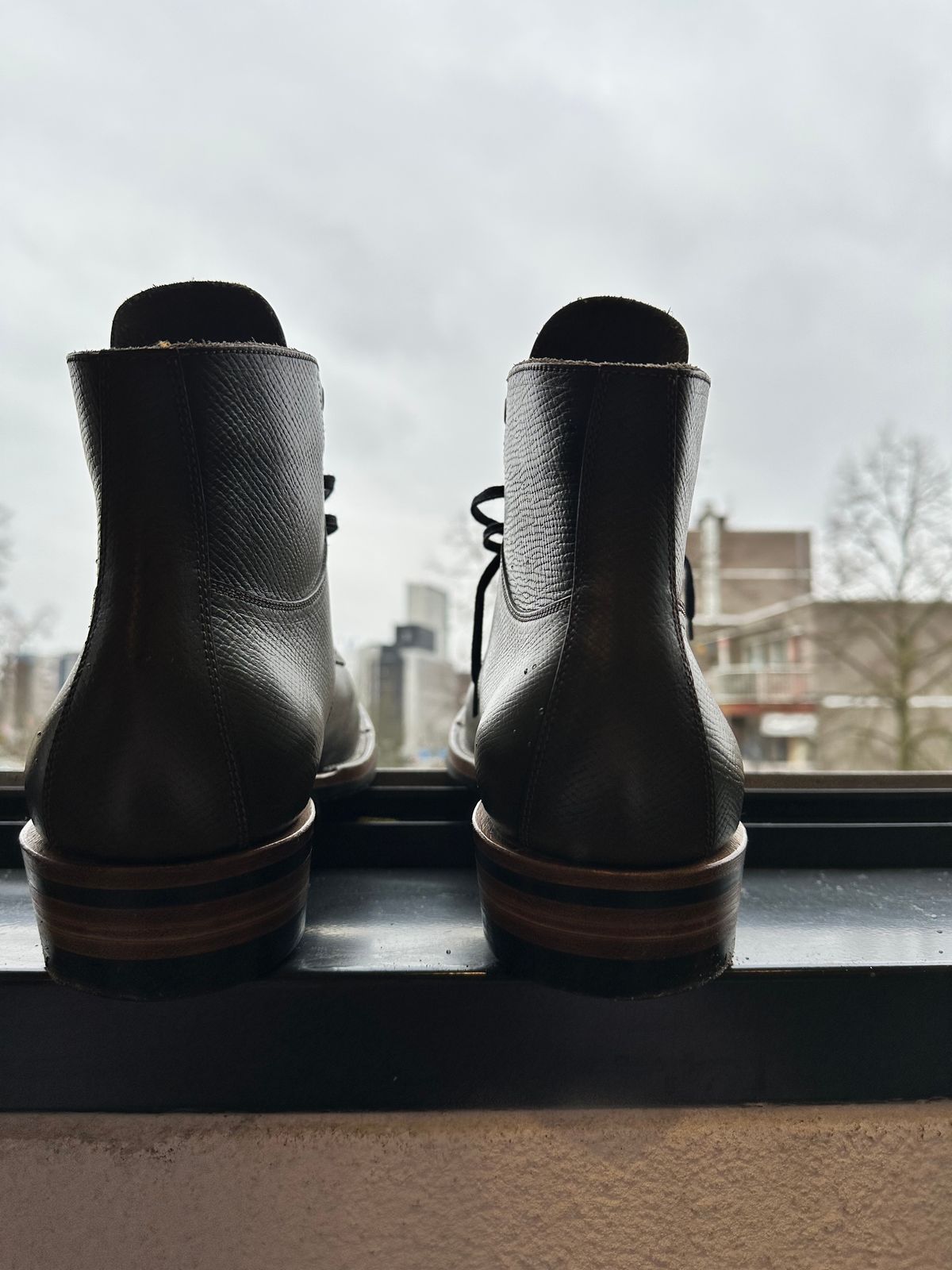 Photo by Darkkp on December 5, 2024 of the Iron Boots x Østmo Type 1 in Horween Green Pioneer Hatchgrain.