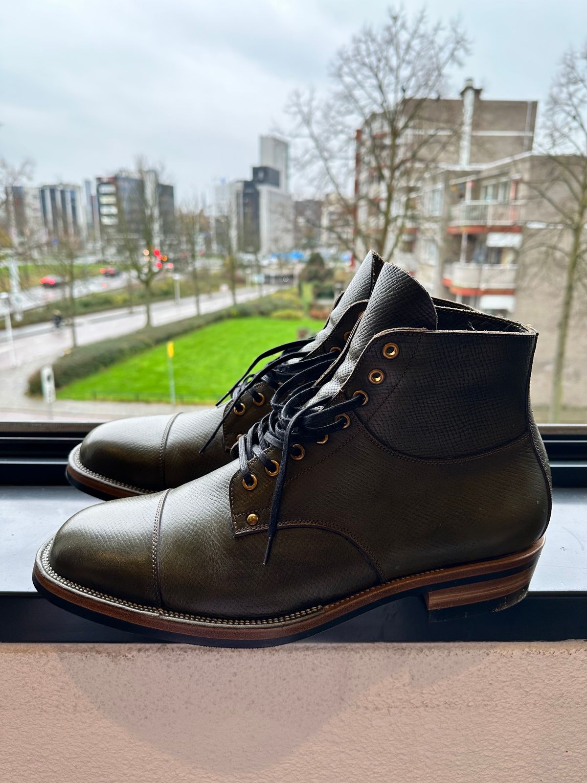 Photo by Darkkp on December 5, 2024 of the Iron Boots x Østmo Type 1 in Horween Green Pioneer Hatchgrain.