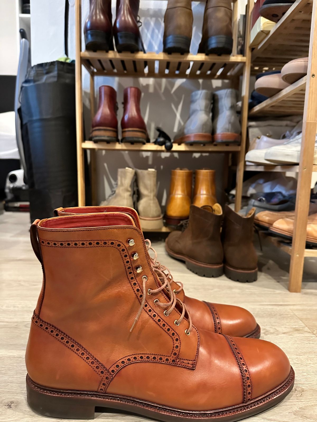 Photo by Darkkp on December 5, 2022 of the Carmina Toecap Brogue Jumper Boots 80459 in Unlisted Leather.