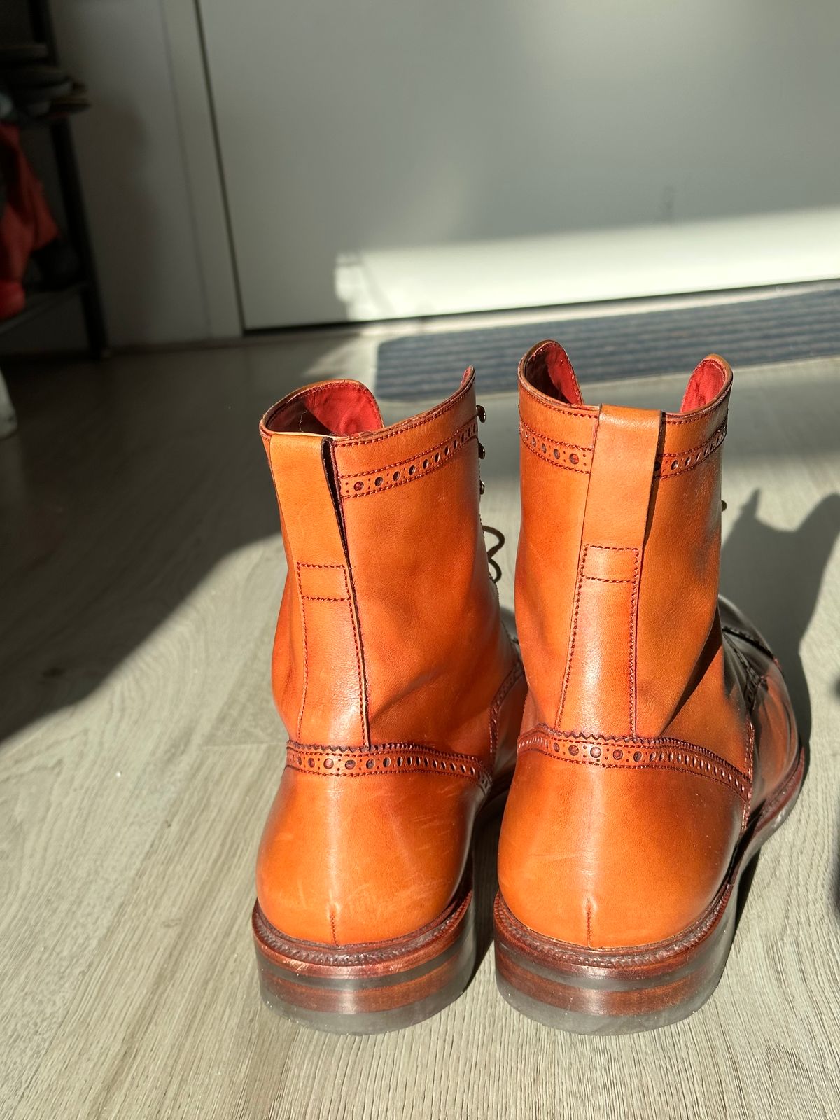 Photo by Darkkp on February 5, 2023 of the Carmina Toecap Brogue Jumper Boots 80459 in Unlisted Leather.