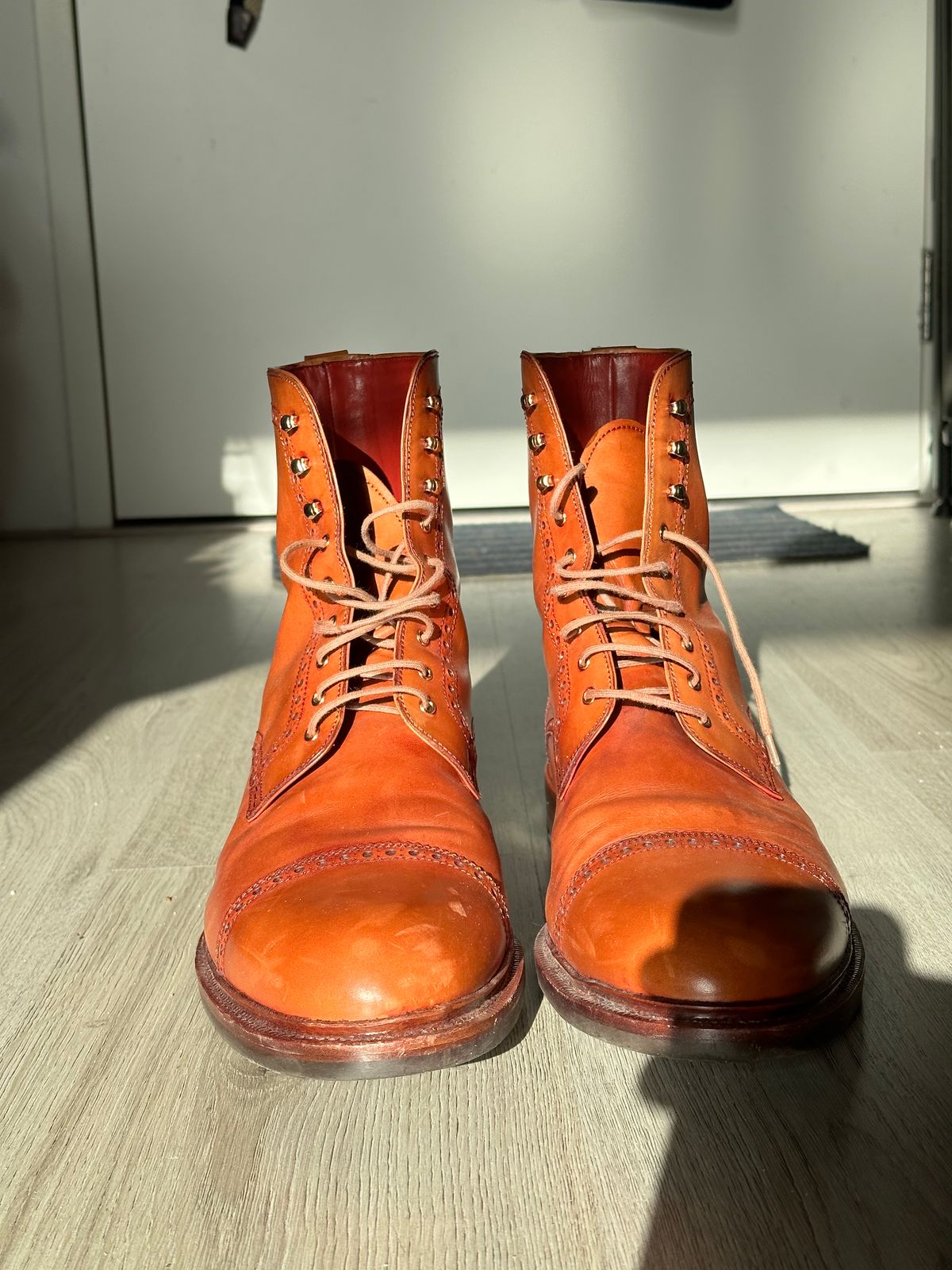 Photo by Darkkp on February 5, 2023 of the Carmina Toecap Brogue Jumper Boots 80459 in Unlisted Leather.