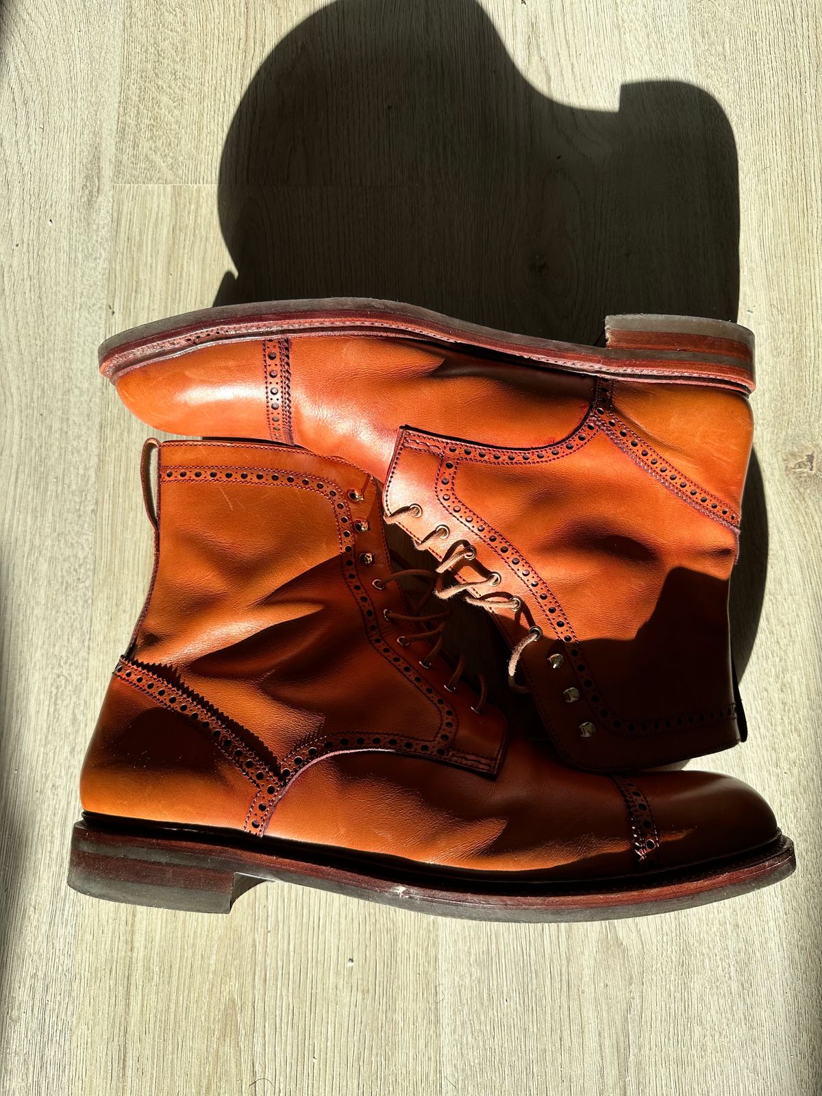 Photo by Darkkp on February 5, 2023 of the Carmina Toecap Brogue Jumper Boots 80459 in Unlisted Leather.