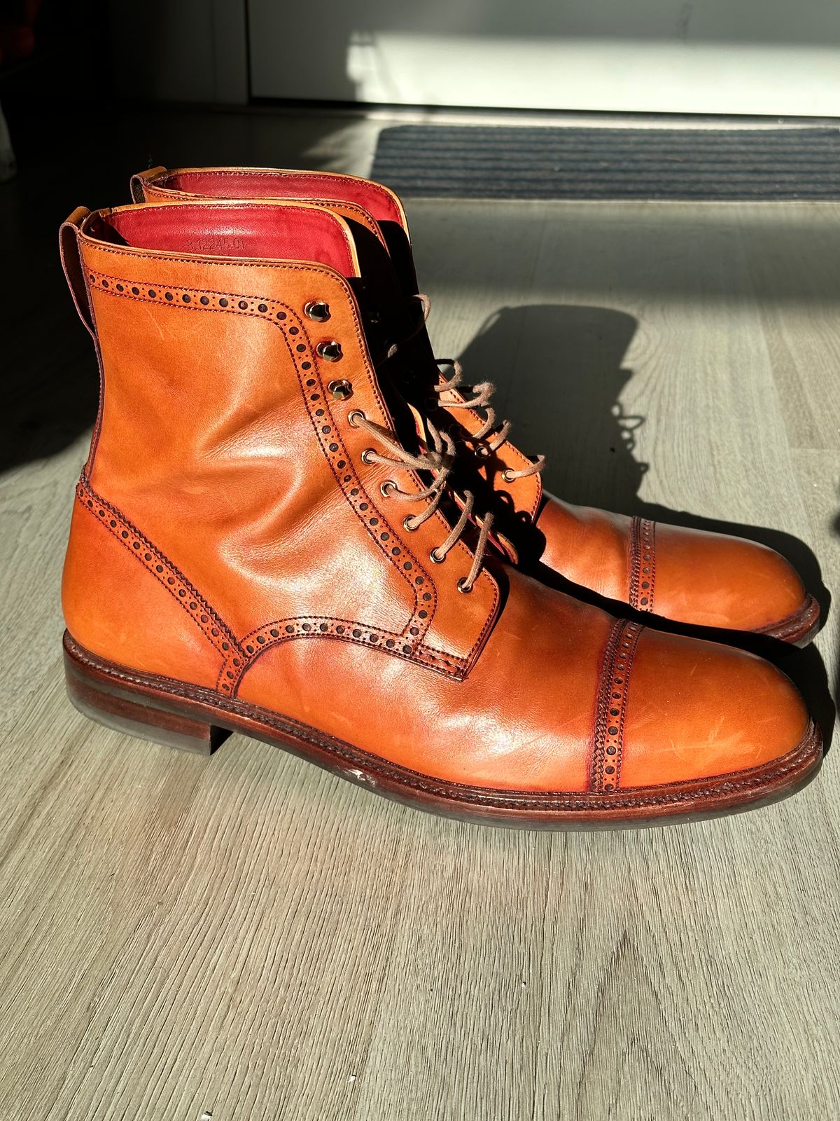 Photo by Darkkp on February 5, 2023 of the Carmina Toecap Brogue Jumper Boots 80459 in Unlisted Leather.
