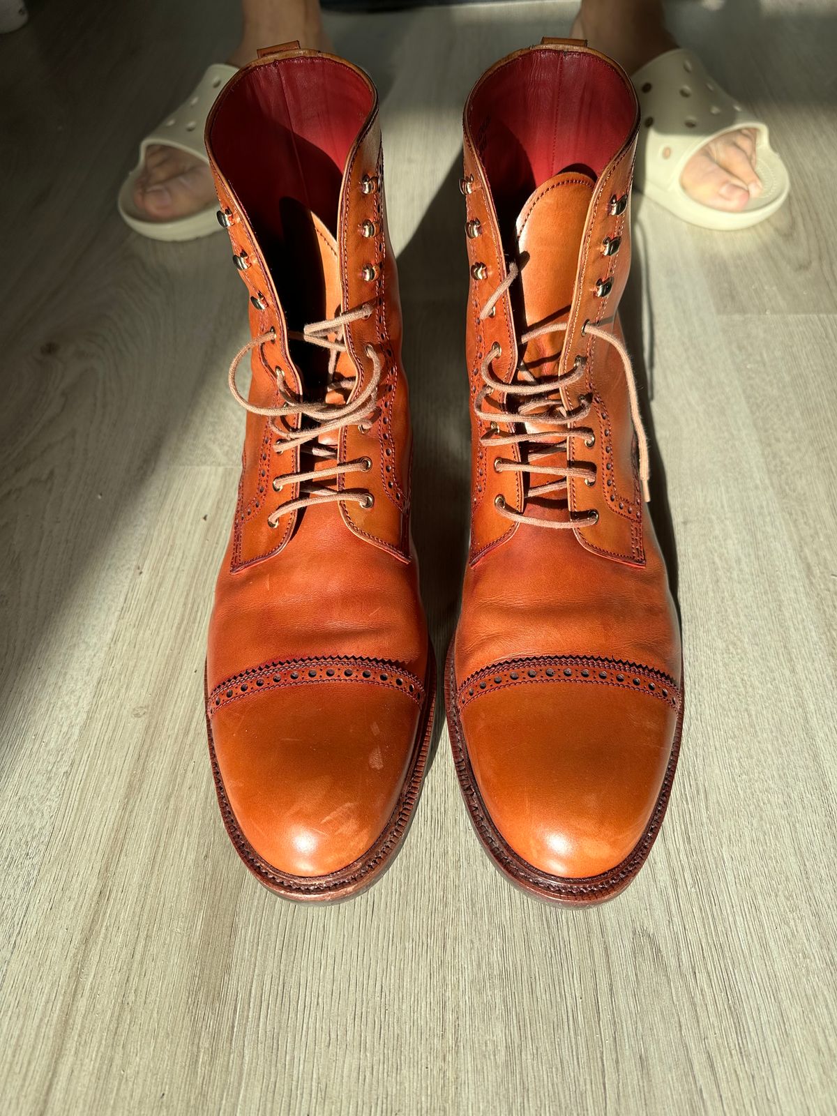 Photo by Darkkp on February 5, 2023 of the Carmina Toecap Brogue Jumper Boots 80459 in Unlisted Leather.