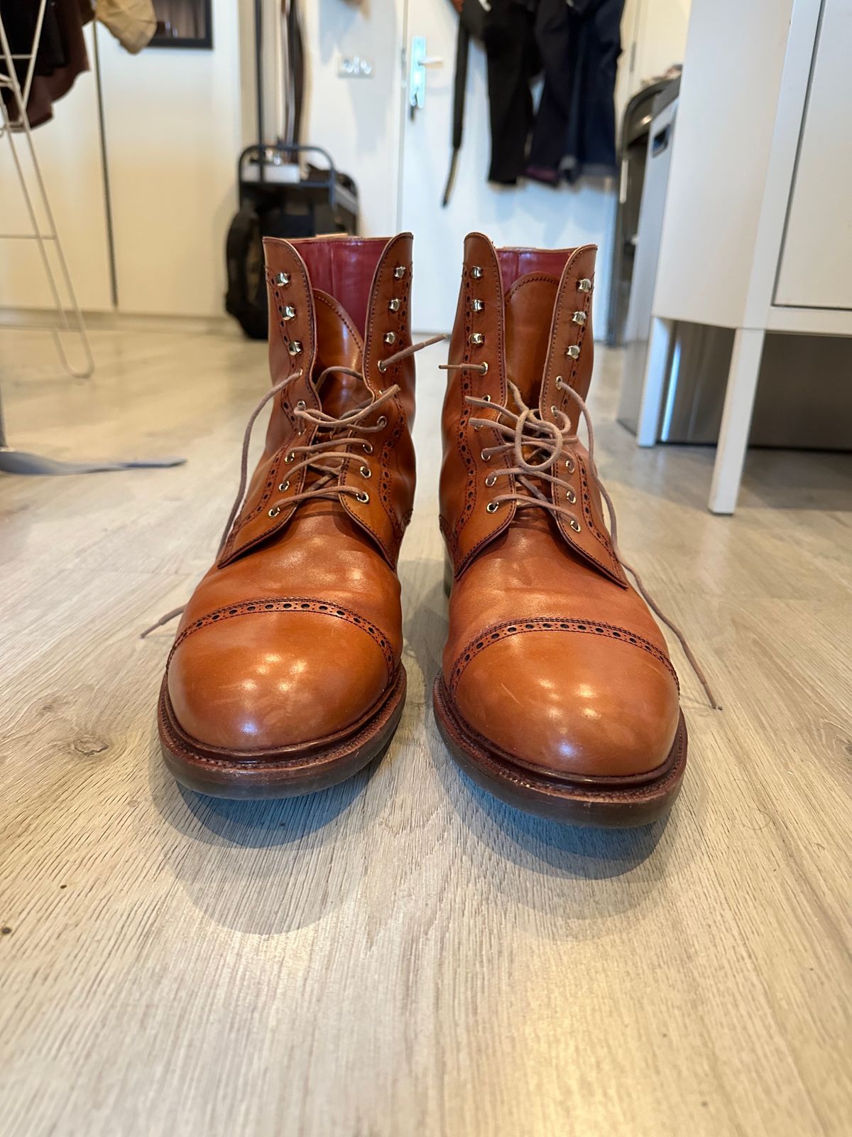 Photo by Darkkp on April 5, 2023 of the Carmina Toecap Brogue Jumper Boots 80459 in Unlisted Leather.
