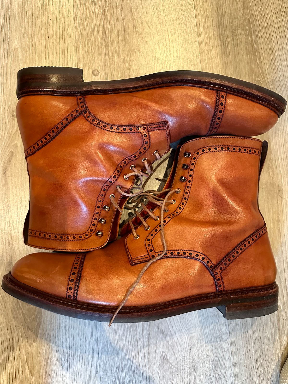 Photo by Darkkp on April 5, 2023 of the Carmina Toecap Brogue Jumper Boots 80459 in Unlisted Leather.