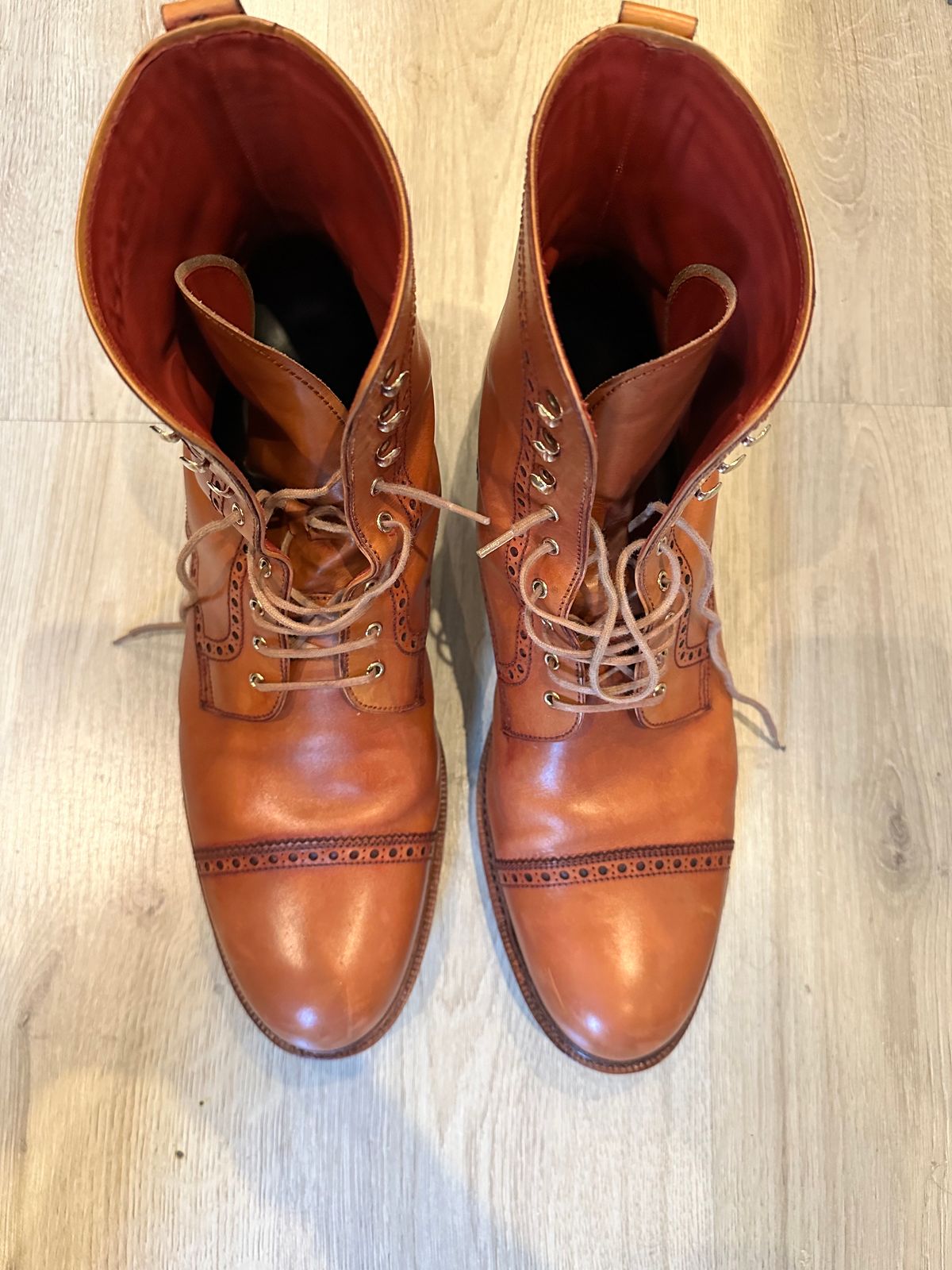 Photo by Darkkp on April 5, 2023 of the Carmina Toecap Brogue Jumper Boots 80459 in Unlisted Leather.